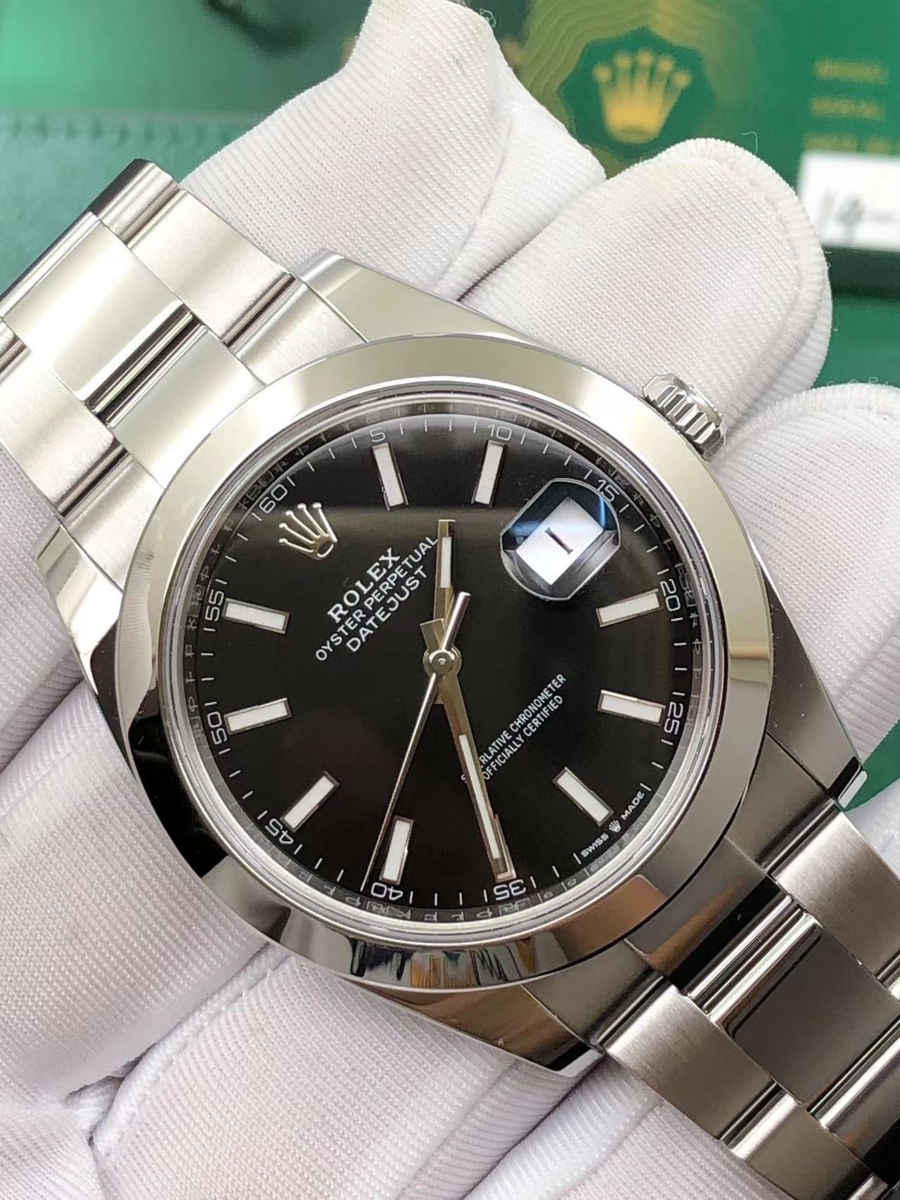2025 Pre-owned Rolex - 126300-0011 Datejust 41 Stainless Steel Smooth / Oyster / Black
