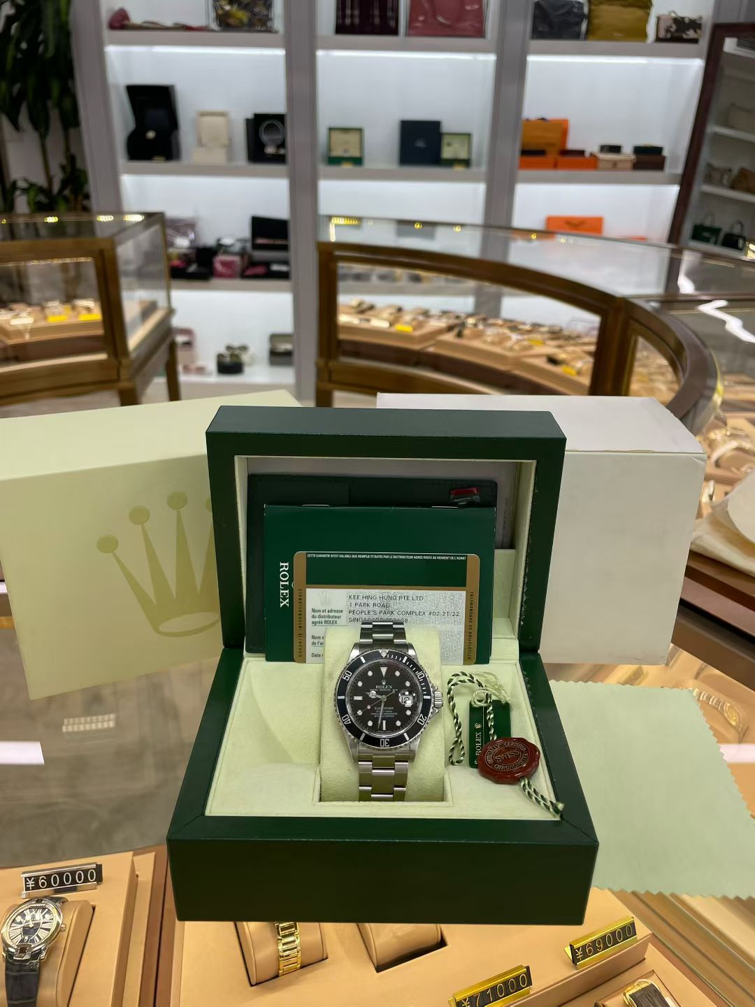 2009 Pre-owned Rolex - Submariner Date 16610