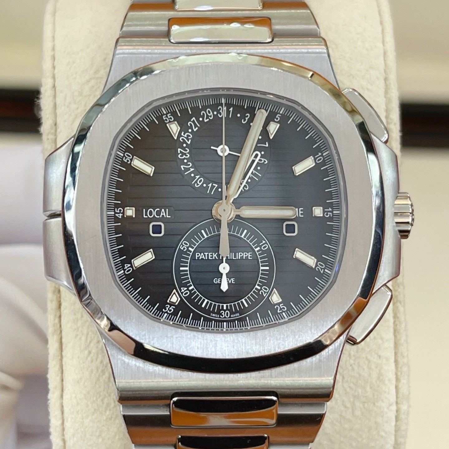 2025 Unworn Patek Philippe - 5990/1A-011 Nautilus Travel Time Stainless Steel / Blue