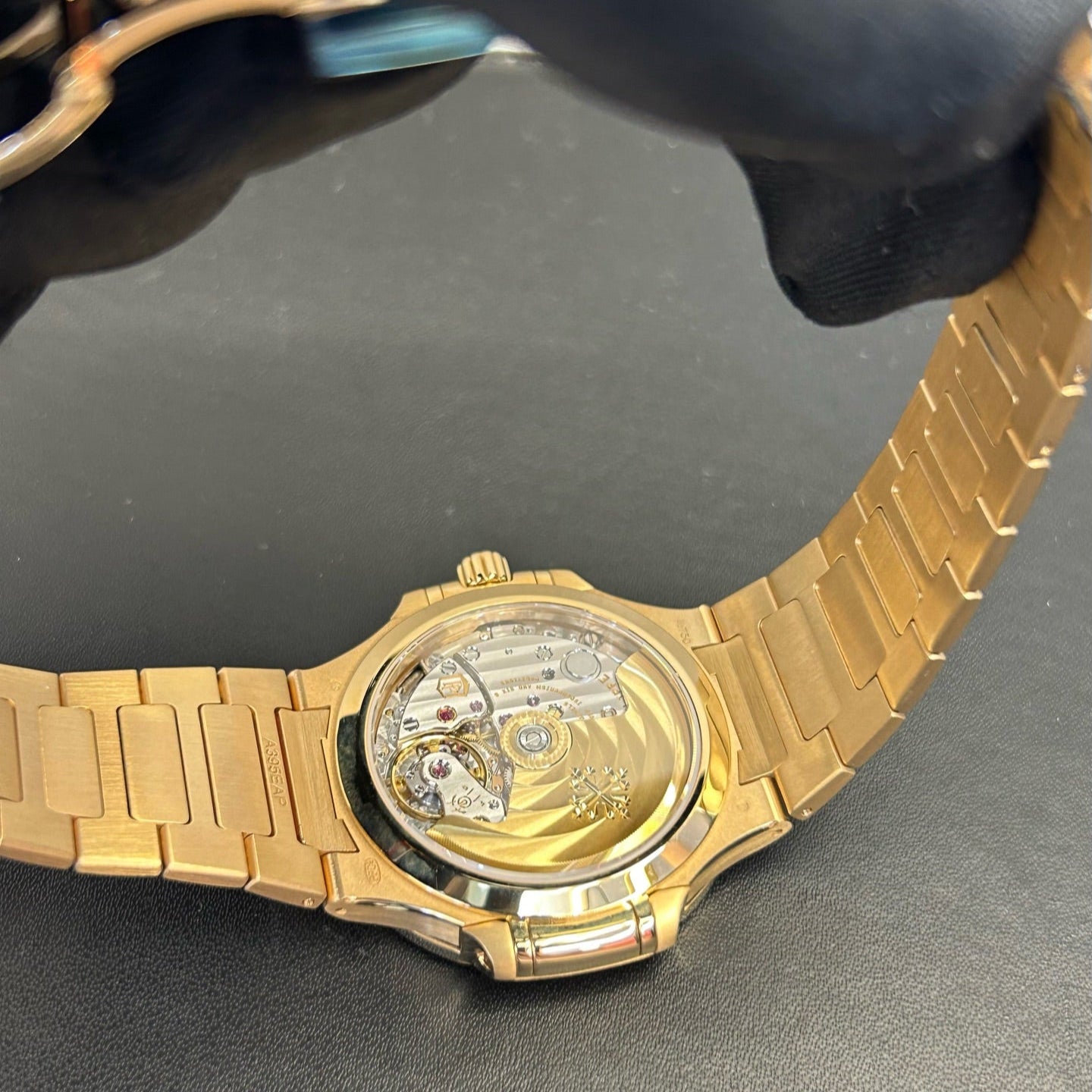 2025 Like New Patek Philippe - 7118/1R-010 Nautilus Rose Gold / Gold