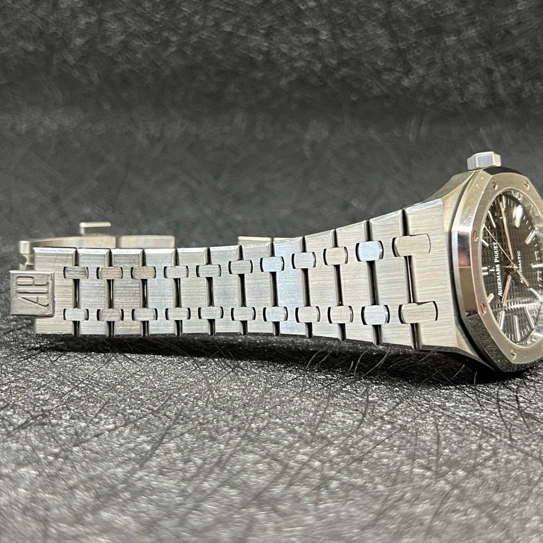 2018 Pre-owned Audemars Piguet - 15400ST.OO.1220ST.01 Royal Oak 15400 Stainless Steel / Black