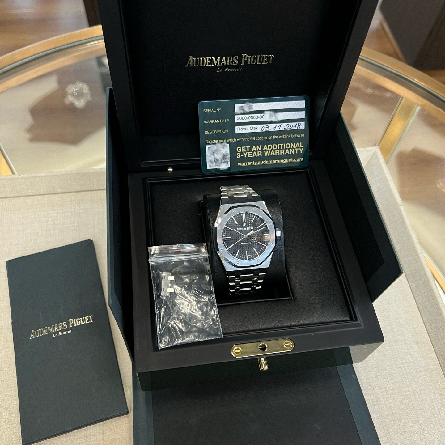 2018 Pre-owned Audemars Piguet - 15400ST.OO.1220ST.01 Royal Oak 15400 Stainless Steel / Black