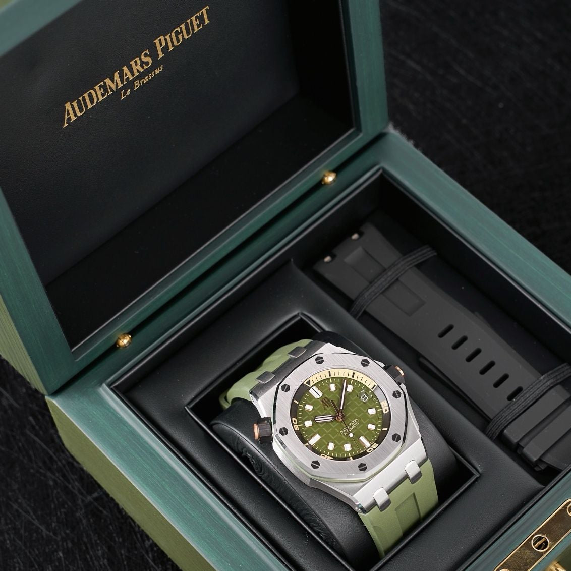 2025 Brand New Audemars Piguet - 15720ST.OO.A052CA.01 Royal Oak Offshore Diver Stainless Steel / Green