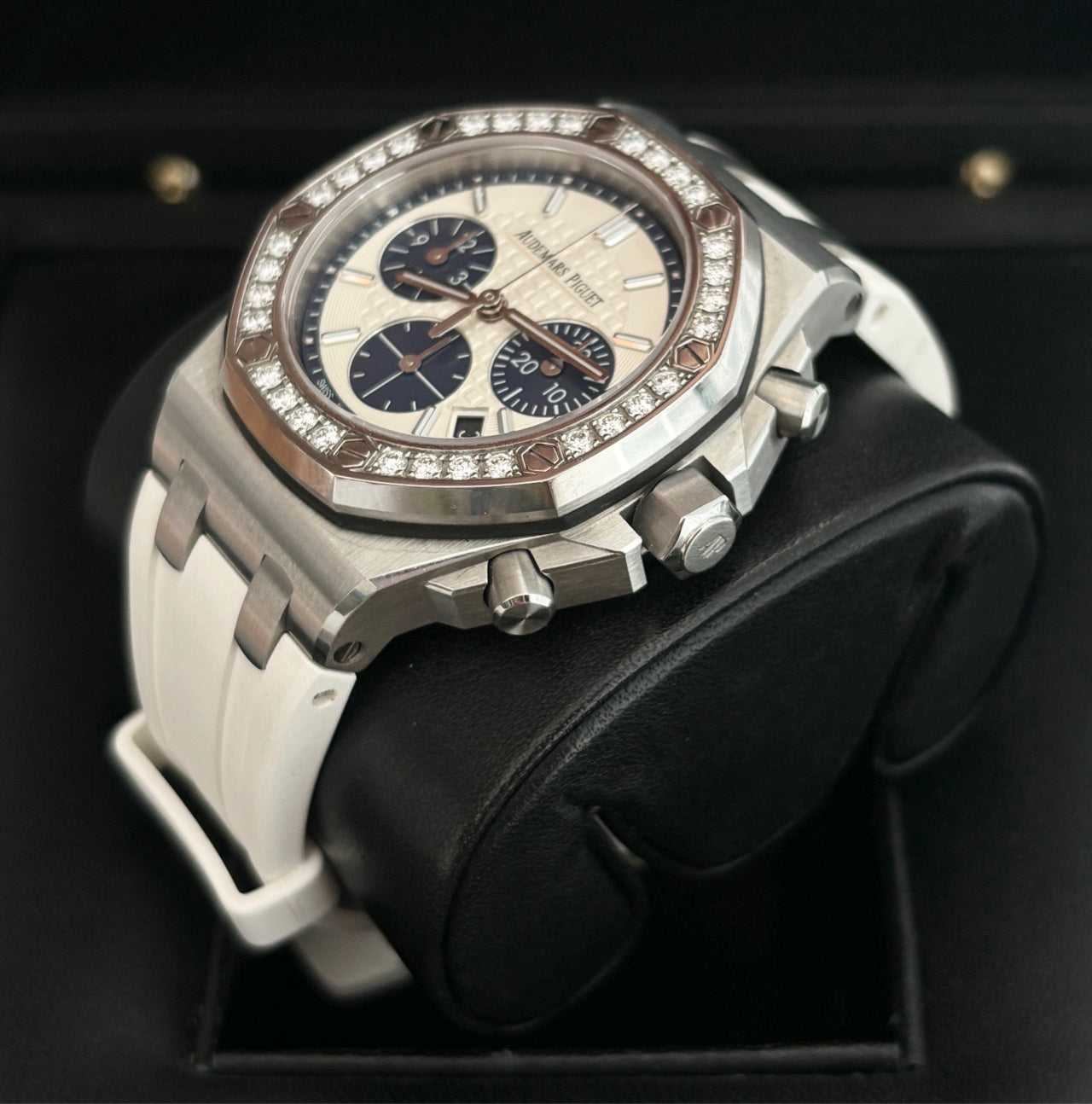 2018 Pre-owned Audemars Piguet - 26231ST.ZZ.D010CA.01 Royal Oak OffShore 26231 Lady Chronograph Stainless Steel / Silver / Diamond