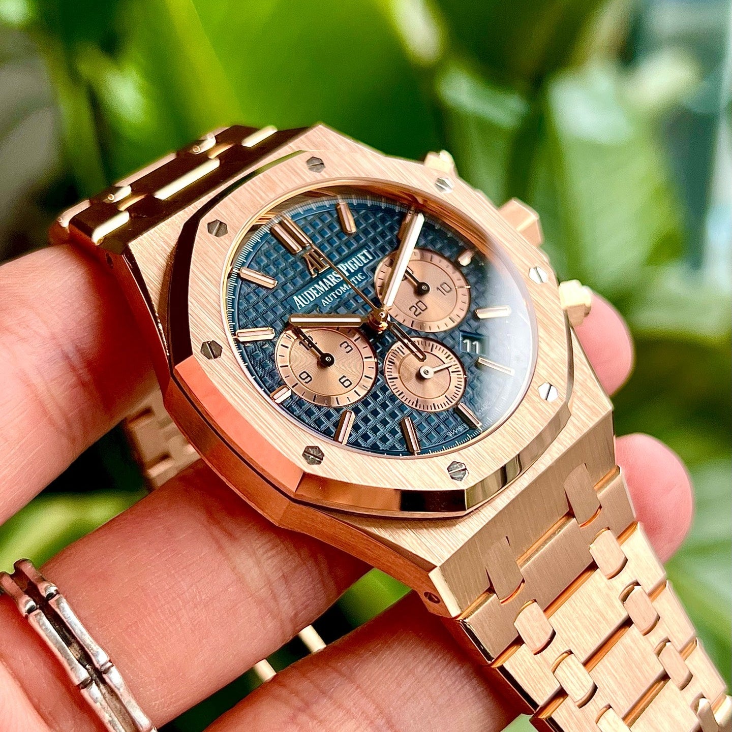 2019 Pre-owned Audemars Piguet - 26331OR.OO.1220OR.01 Royal Oak Chronograph 41 Pink Gold / Blue