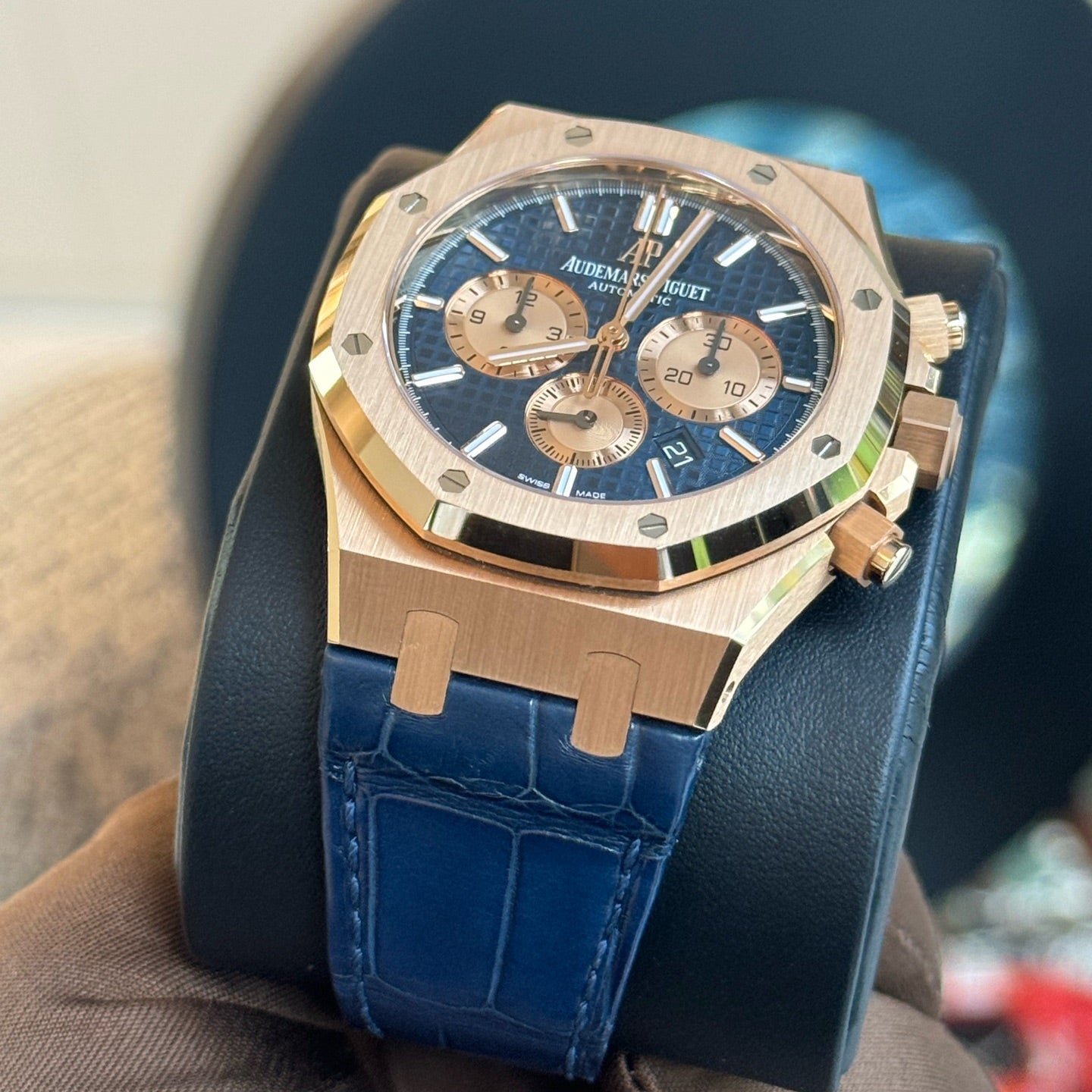 2020 Pre-owned Audemars Piguet - 26331OR.OO.D315CR.01 Royal Oak Chronograph 41 Pink Gold / Blue / Alligator