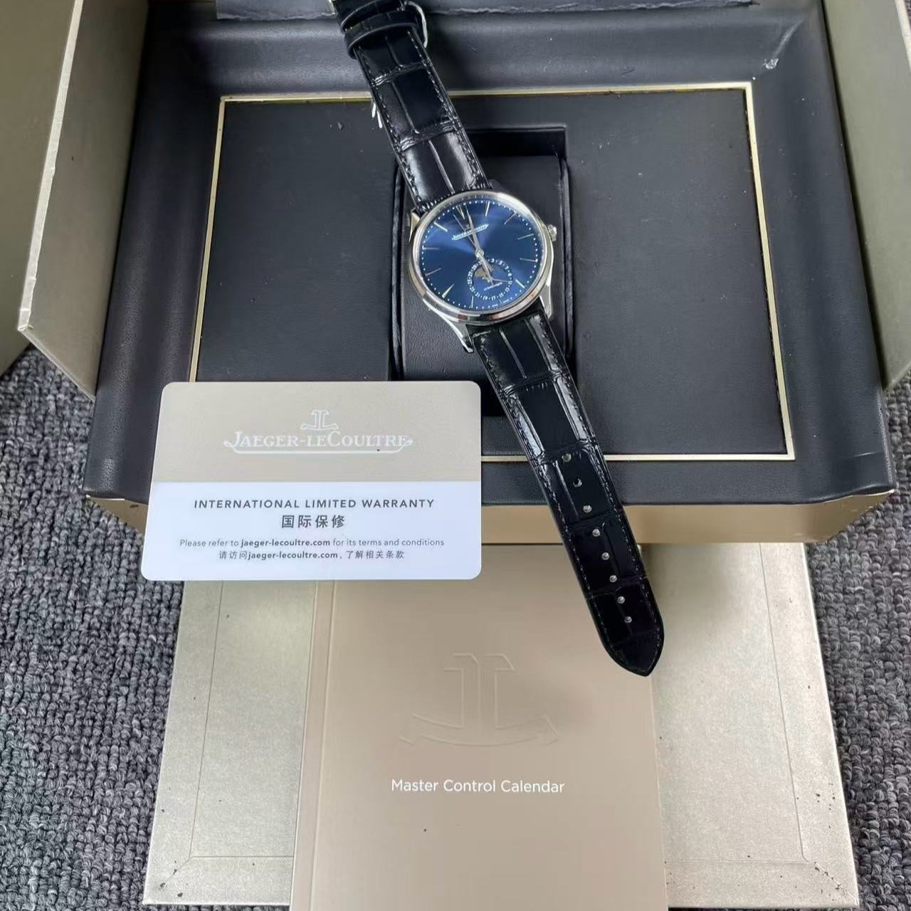 2022 Pre-owned Jaeger-LeCoultre - Q1368480 Master Ultra Thin Moon Stainless Steel / Blue / Alligator
