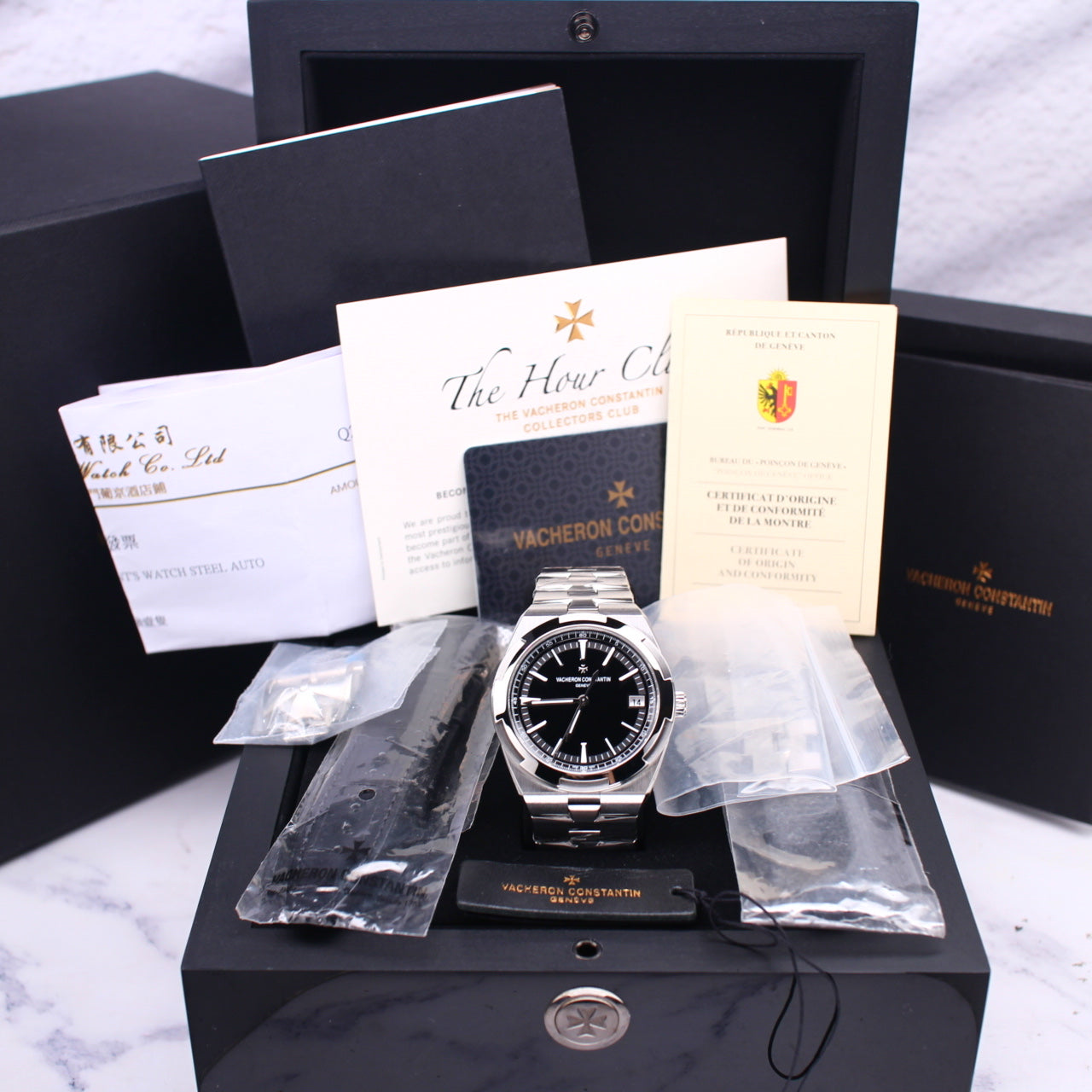 2021 Pre-owned Vacheron Constantin - 4500V/110A-B483 Overseas Date Stainless Steel / Black