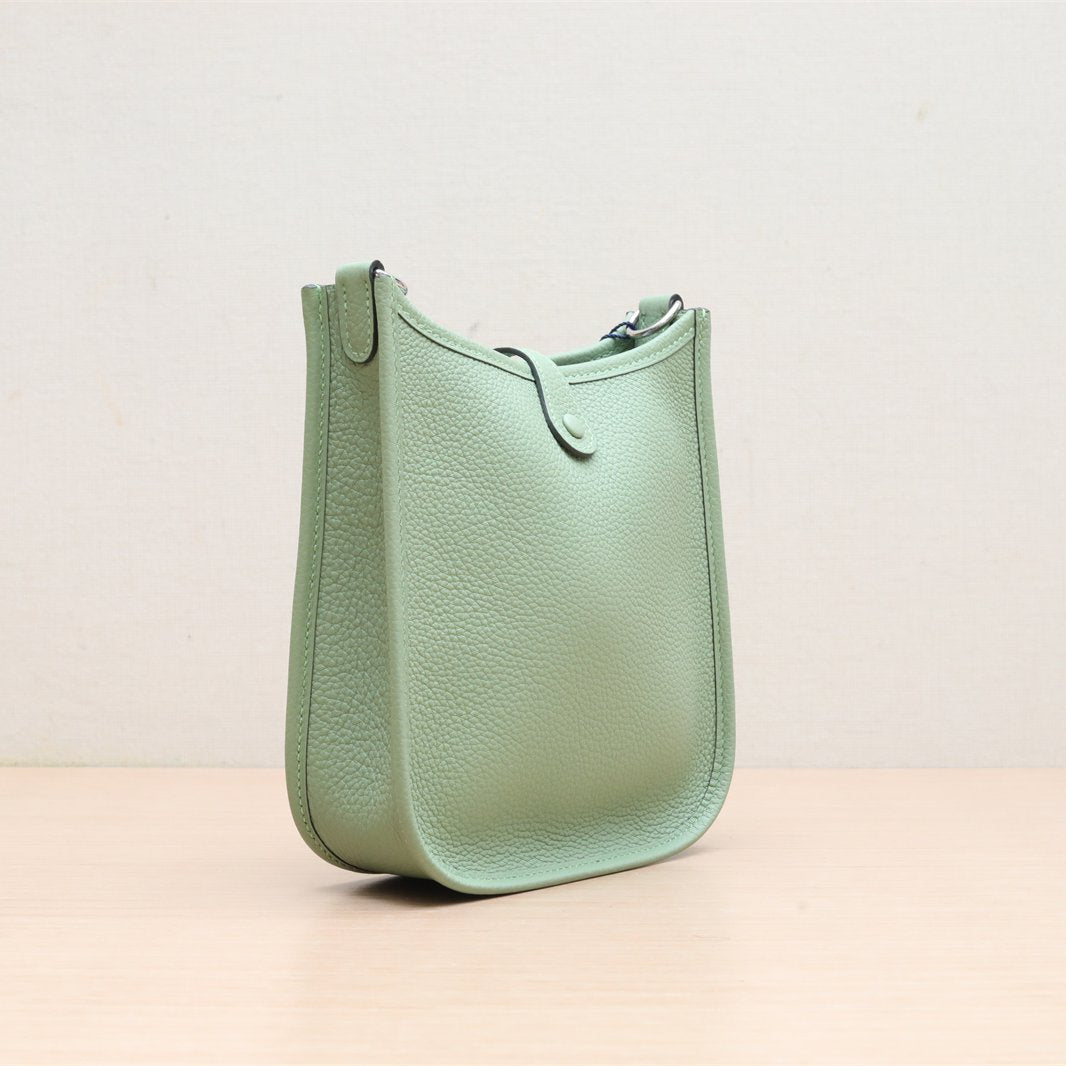 Hermès Evelyne Mini 16 3I Vert Criquet Taurillon Clemence Palladium Hardware