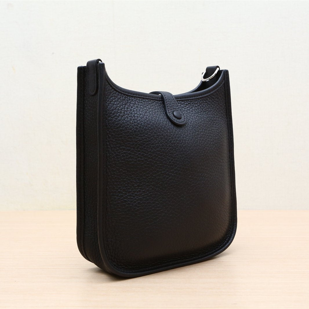 Hermès Mini Evelyne 16 Noir (89) Taurillon Clemence Palladium Hardware