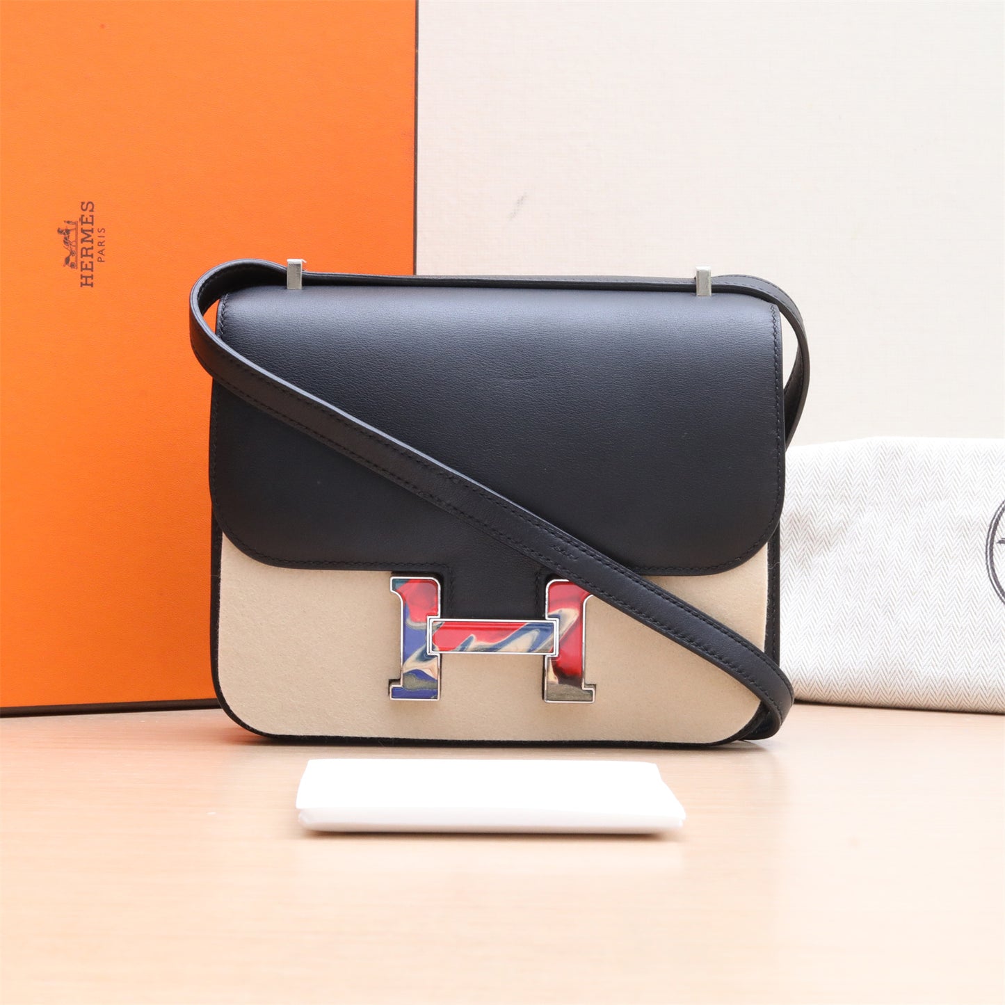 Hermès Constance 19 Noir (89) Swift Enamel Clasp