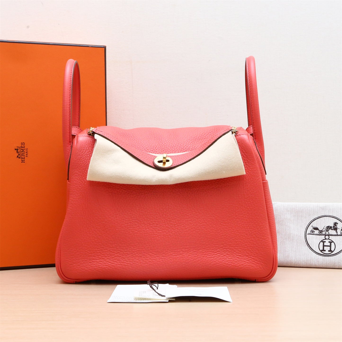 Hermès Lindy 30 Rouge Pivoine (2R) Taurillon Clemence Gold Hardware