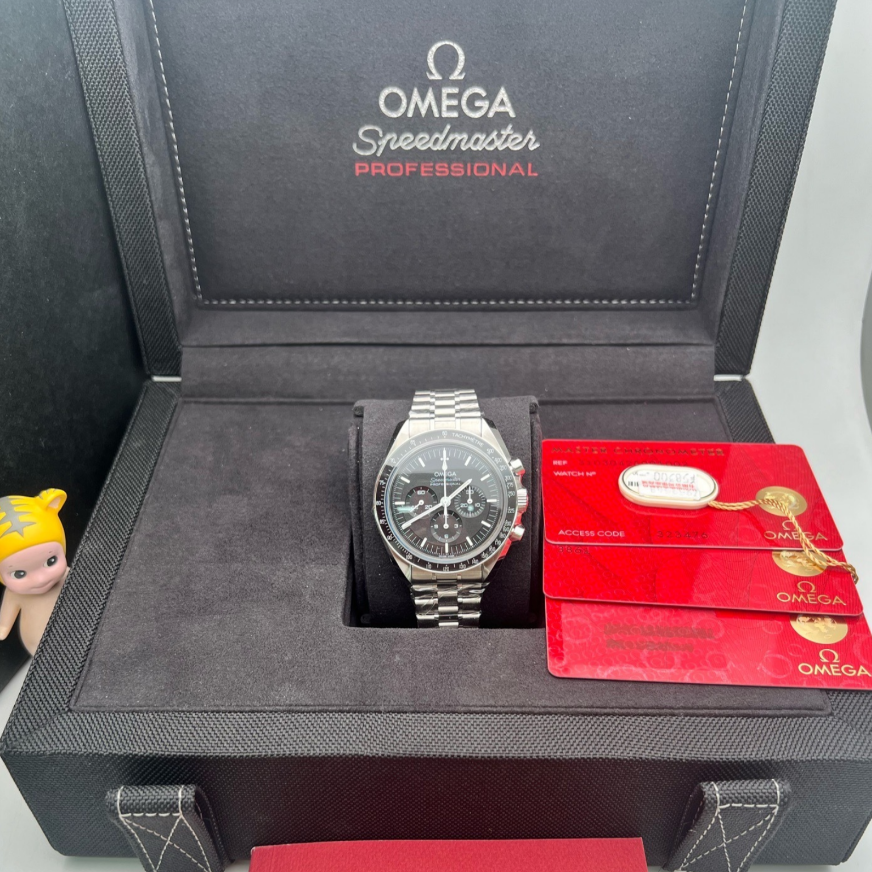 2025 New Omega - 310.30.42.50.01.002 Speedmaster Professional Moonwatch 3861 Stainless Steel / Black / Sapphire / Bracelet