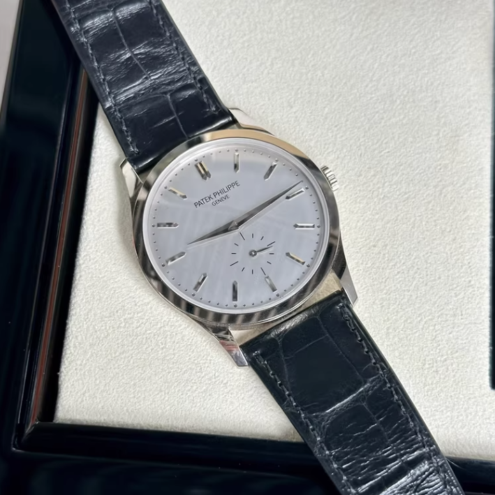 2019 Pre-owned Patek Philippe - 5196G-001 Calatrava 5196 White Gold / Silver