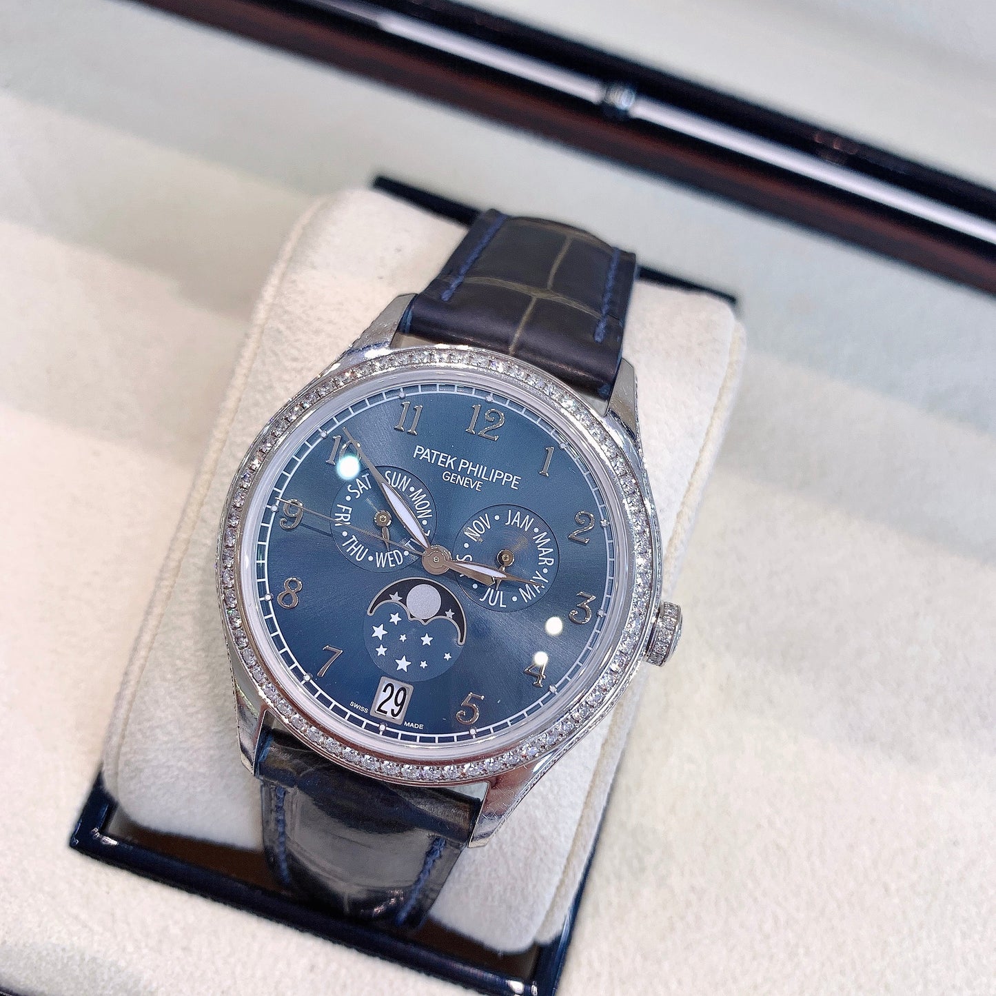 PATEK PHILIPPE 4947G-001 Complications