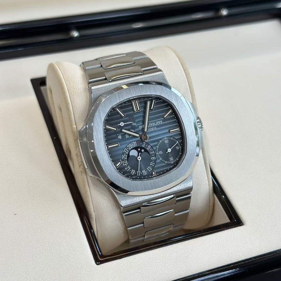 Patek Philippe 5712/1A-001 Nautilus