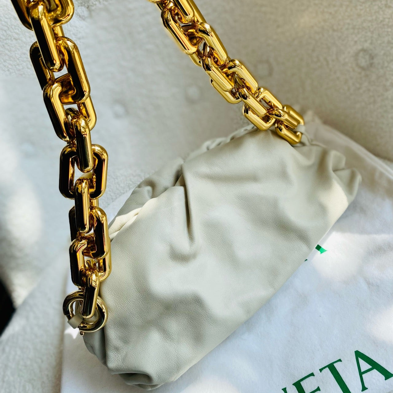 Bottega Veneta Chain Pouch Leather Handbag In White