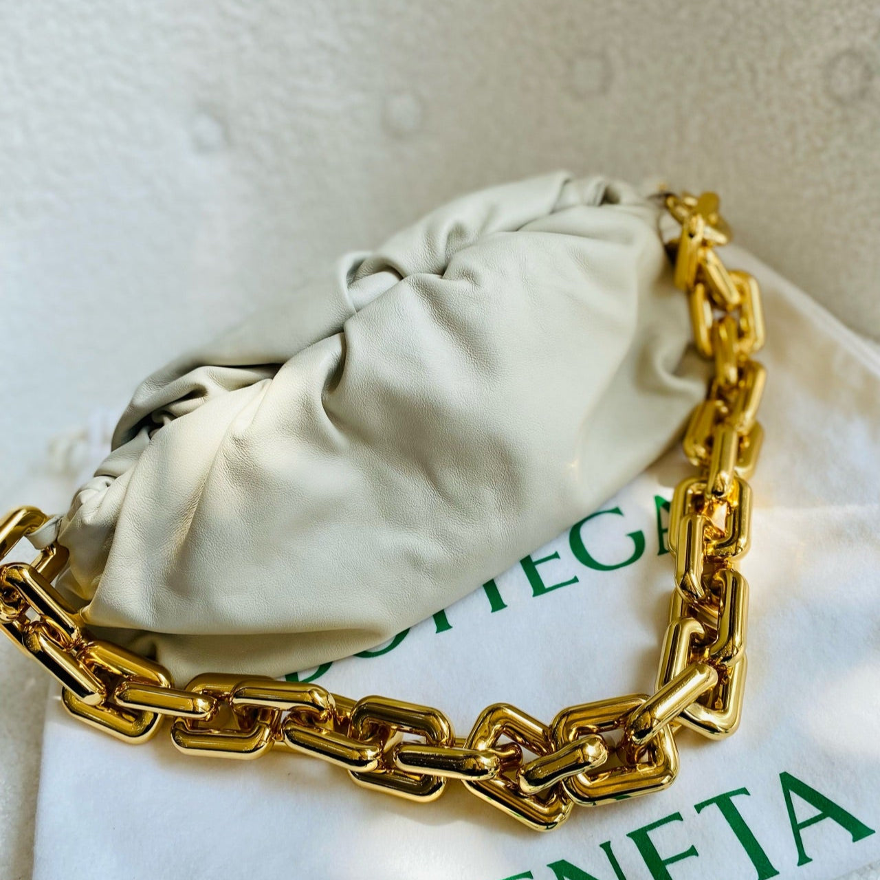 Bottega Veneta Chain Pouch Leather Handbag In White