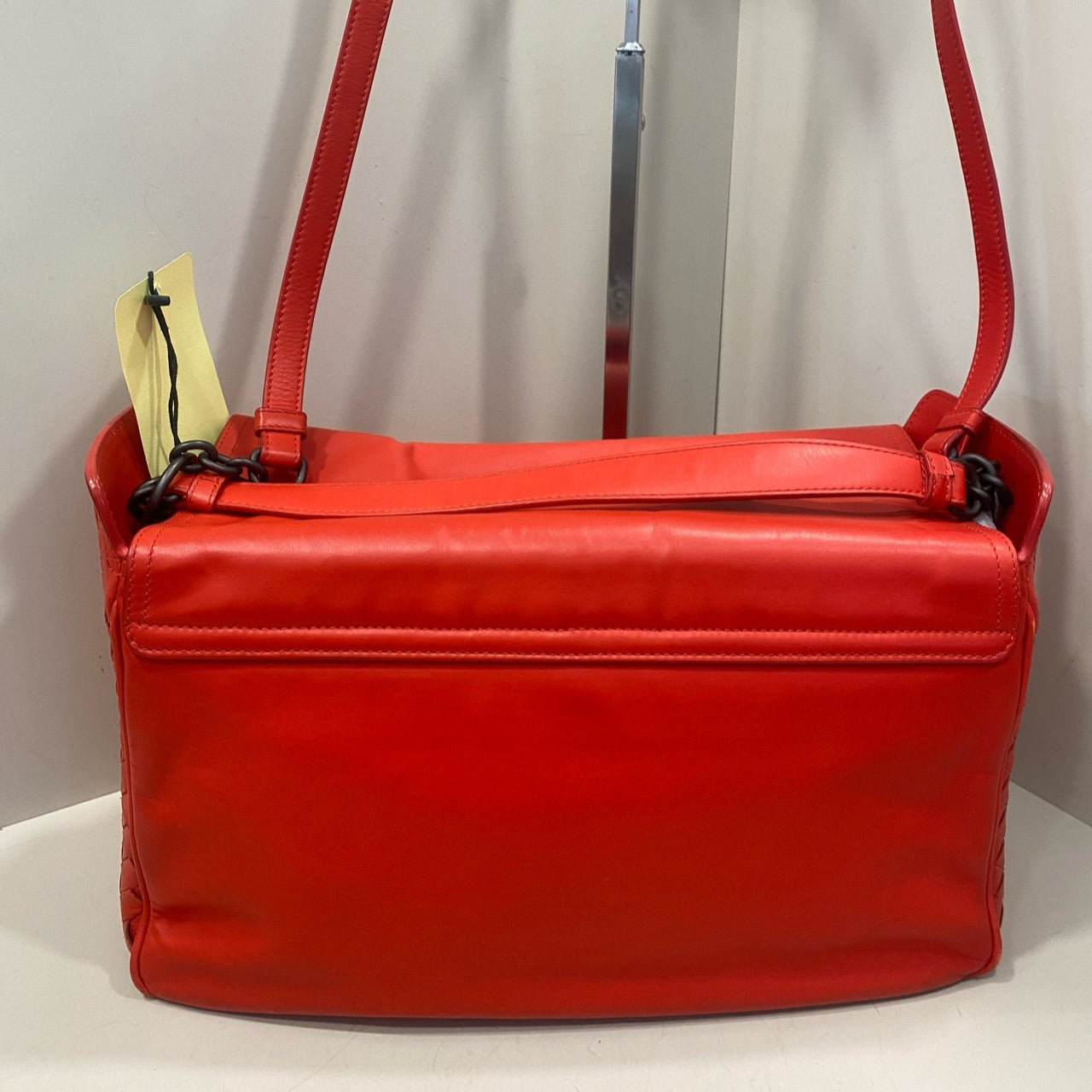 Bottega Veneta Intrecciato Shoulderbag In Red