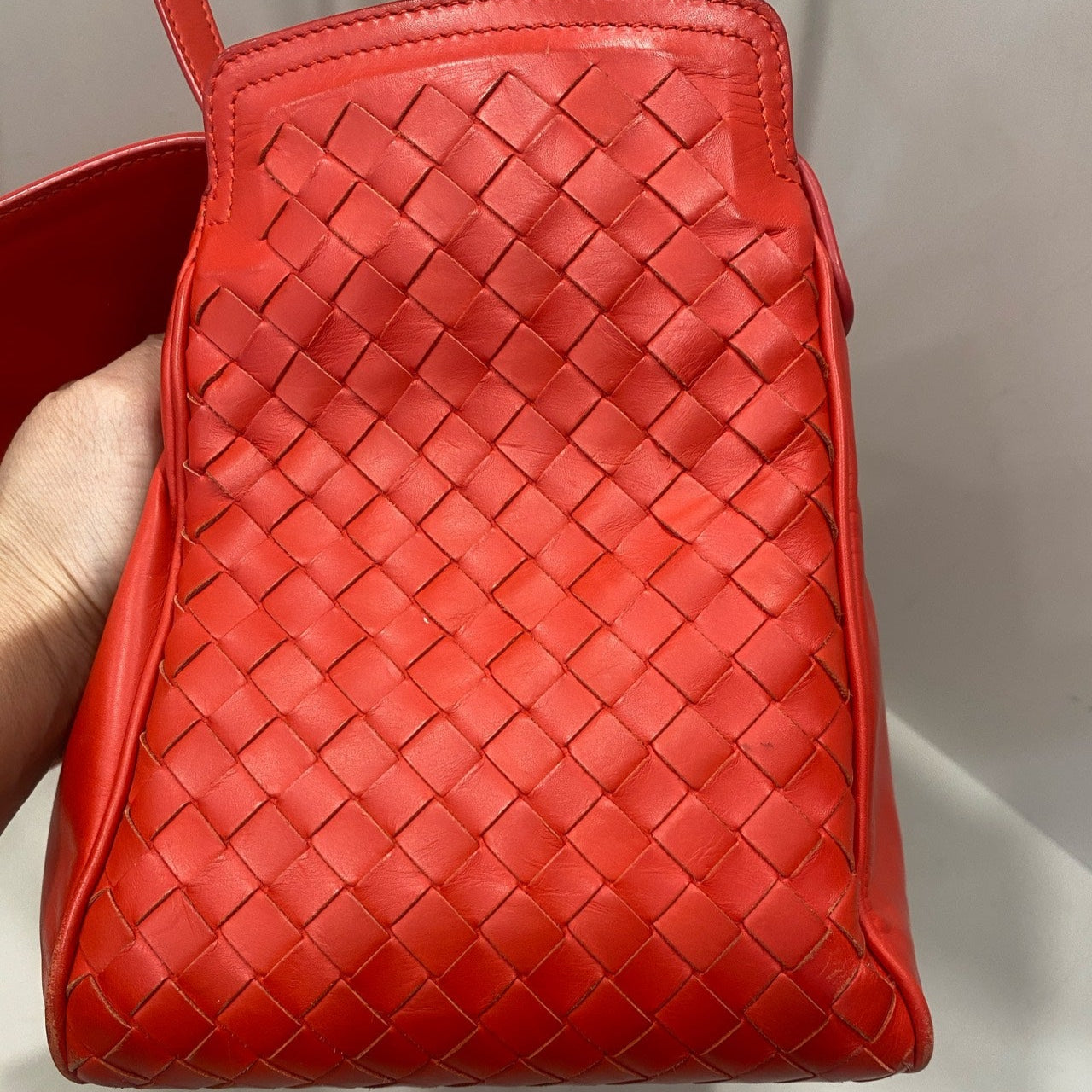 Bottega Veneta Intrecciato Shoulderbag In Red