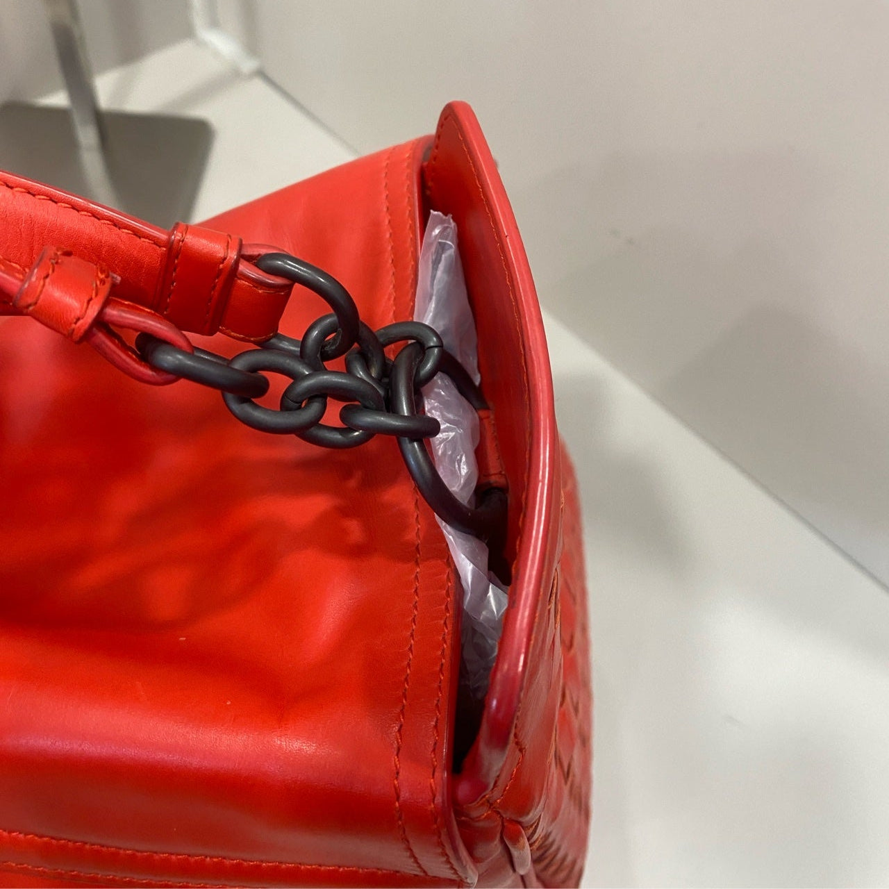 Bottega Veneta Intrecciato Shoulderbag In Red