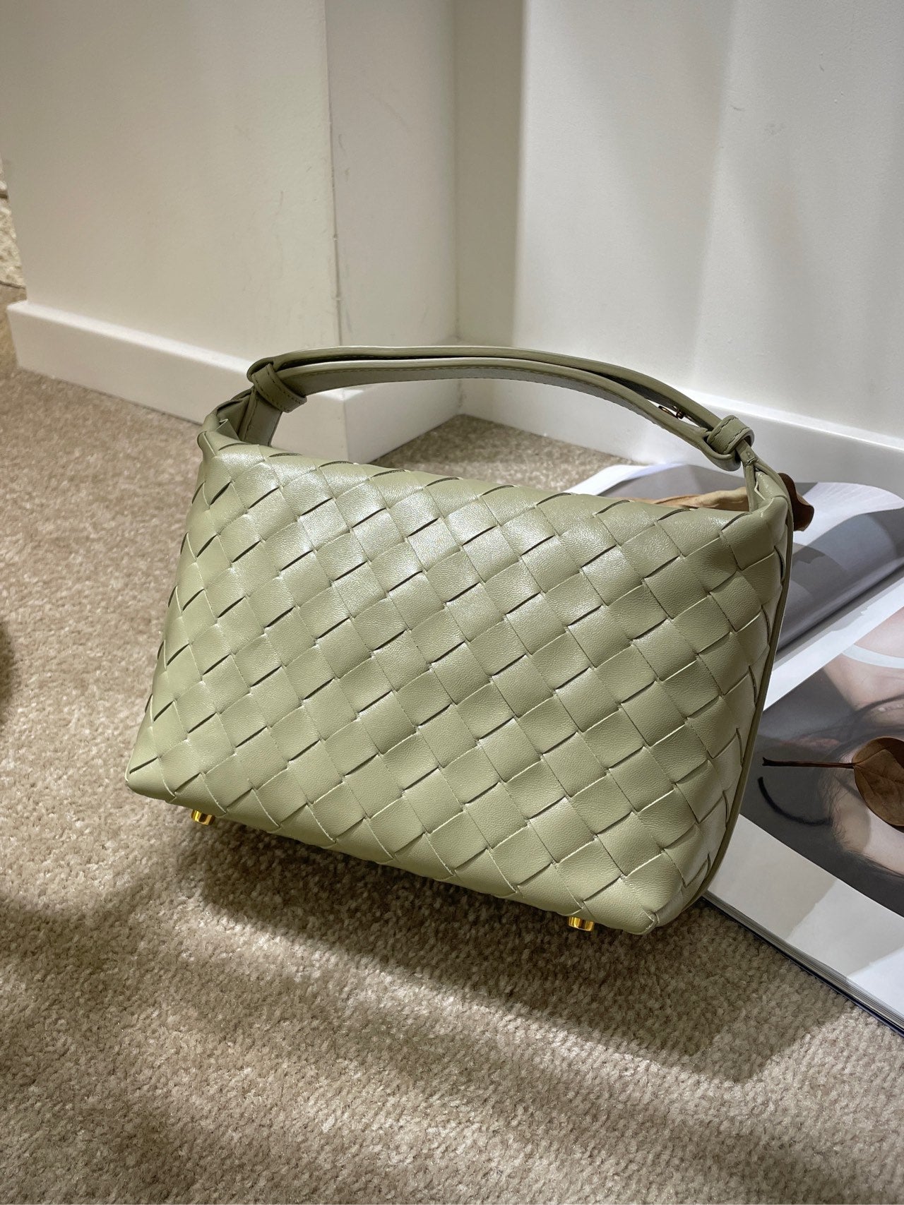 Bottega Veneta Intrecciato Wallace Handbag In Travertine