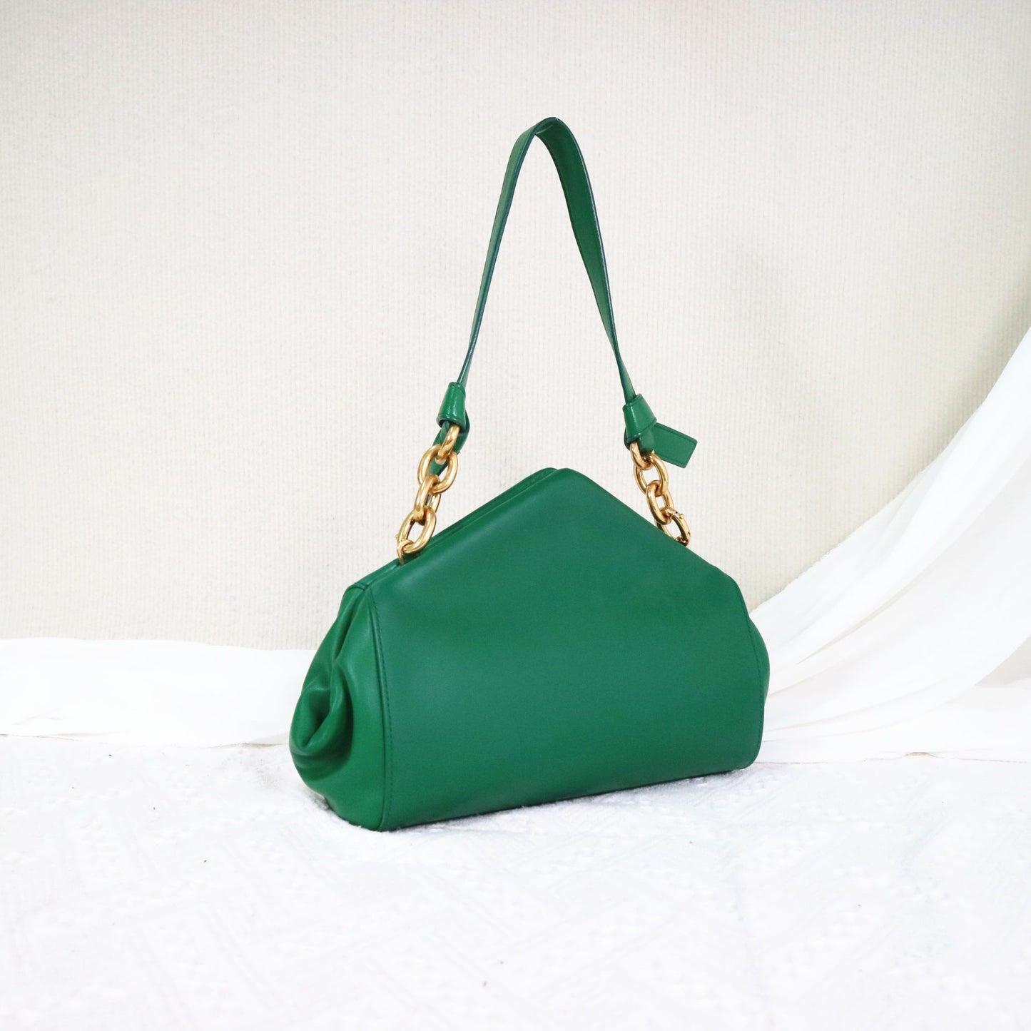 Bottega Veneta The Tip Shoulder Bag In Green