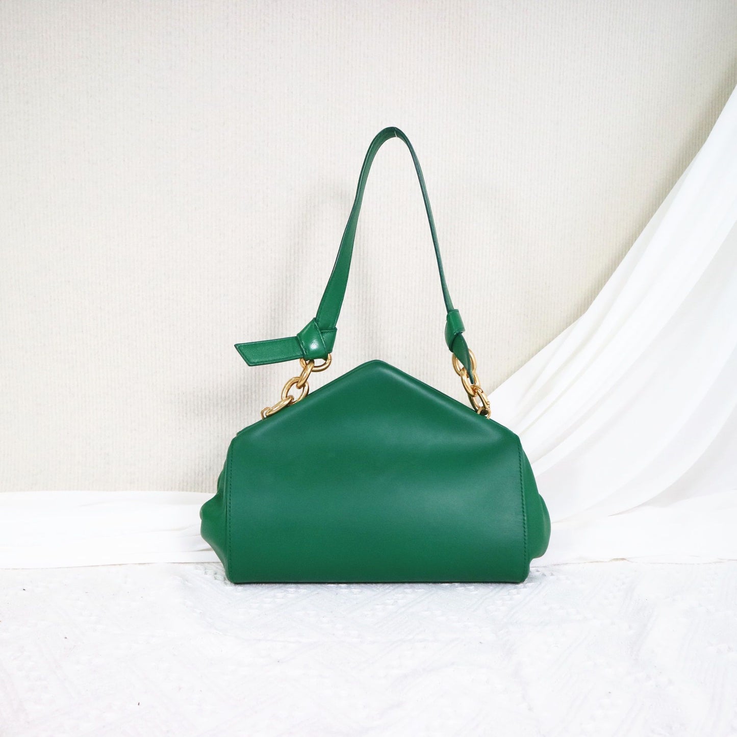 Bottega Veneta The Tip Shoulder Bag In Green