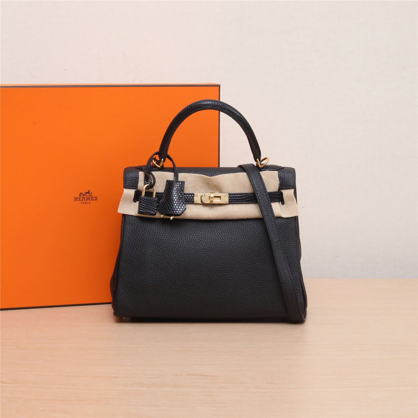 Hermès Kelly Touch 25 89 Noir Togo/Lizard Gold Hardware