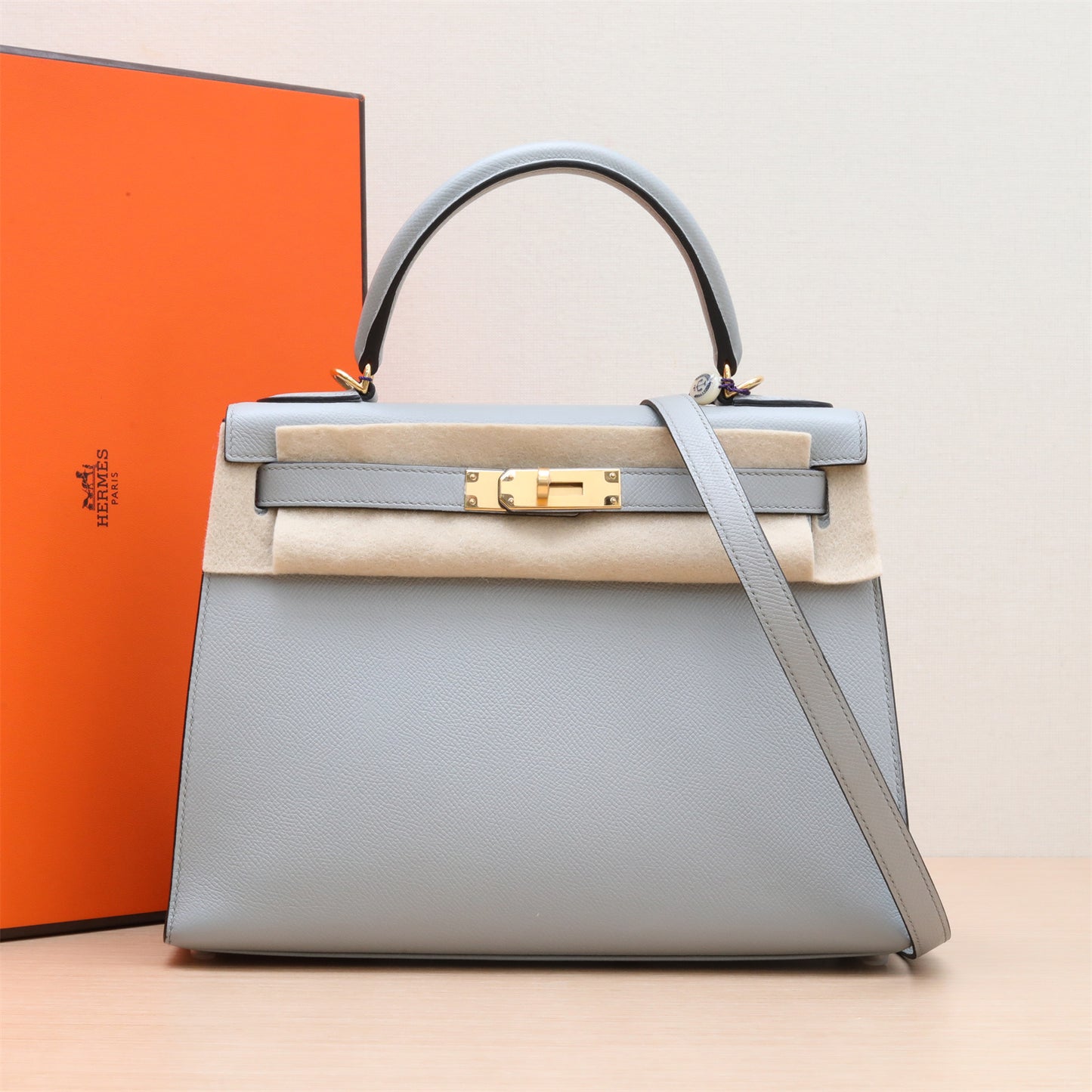 Hermès Kelly 28 4Z Gris Mouette Epsom Gold Hardware