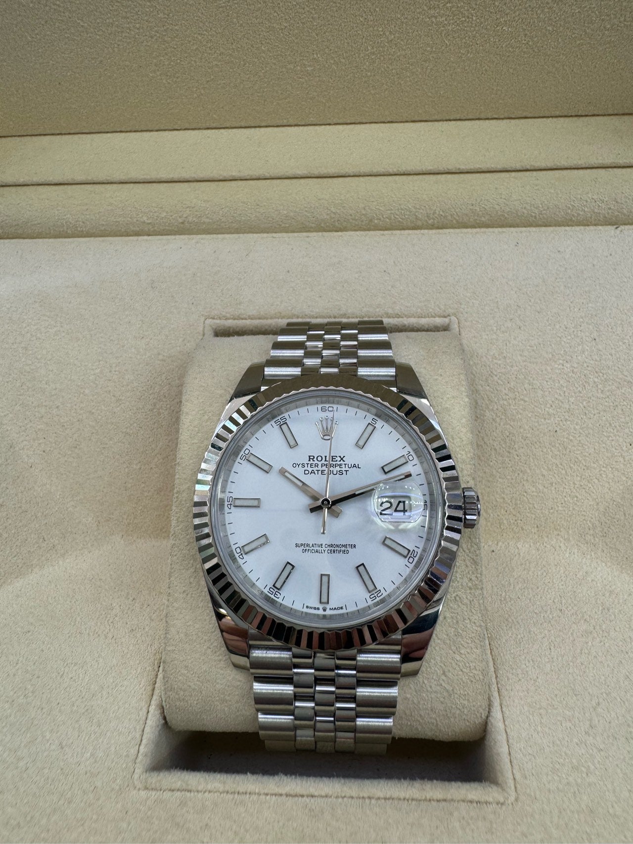 2025 Brand New Rolex - 126334-0010 Datejust 41 Stainless Steel Fluted / Jubilee / White