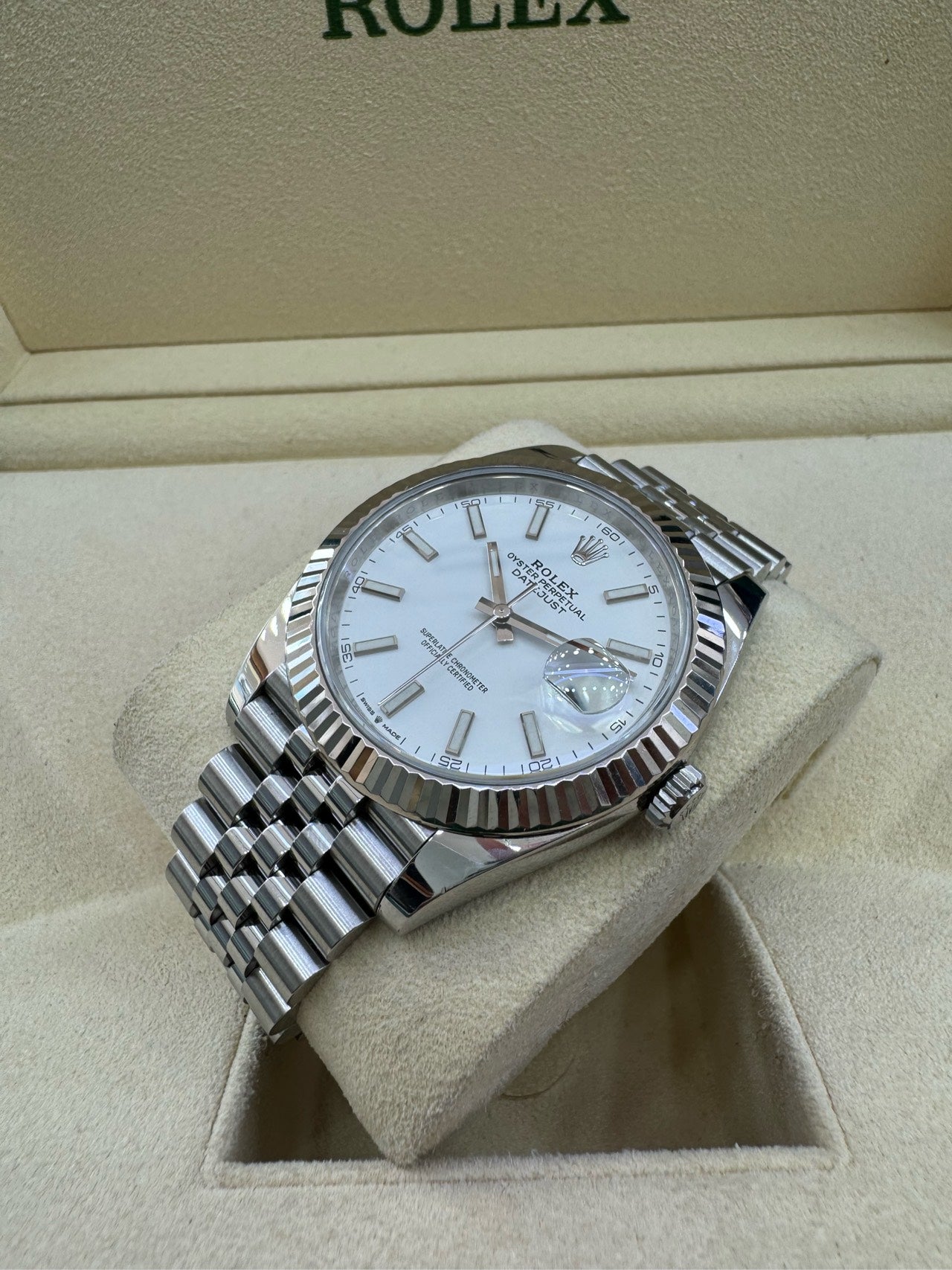 2025 Brand New Rolex - 126334-0010 Datejust 41 Stainless Steel Fluted / Jubilee / White