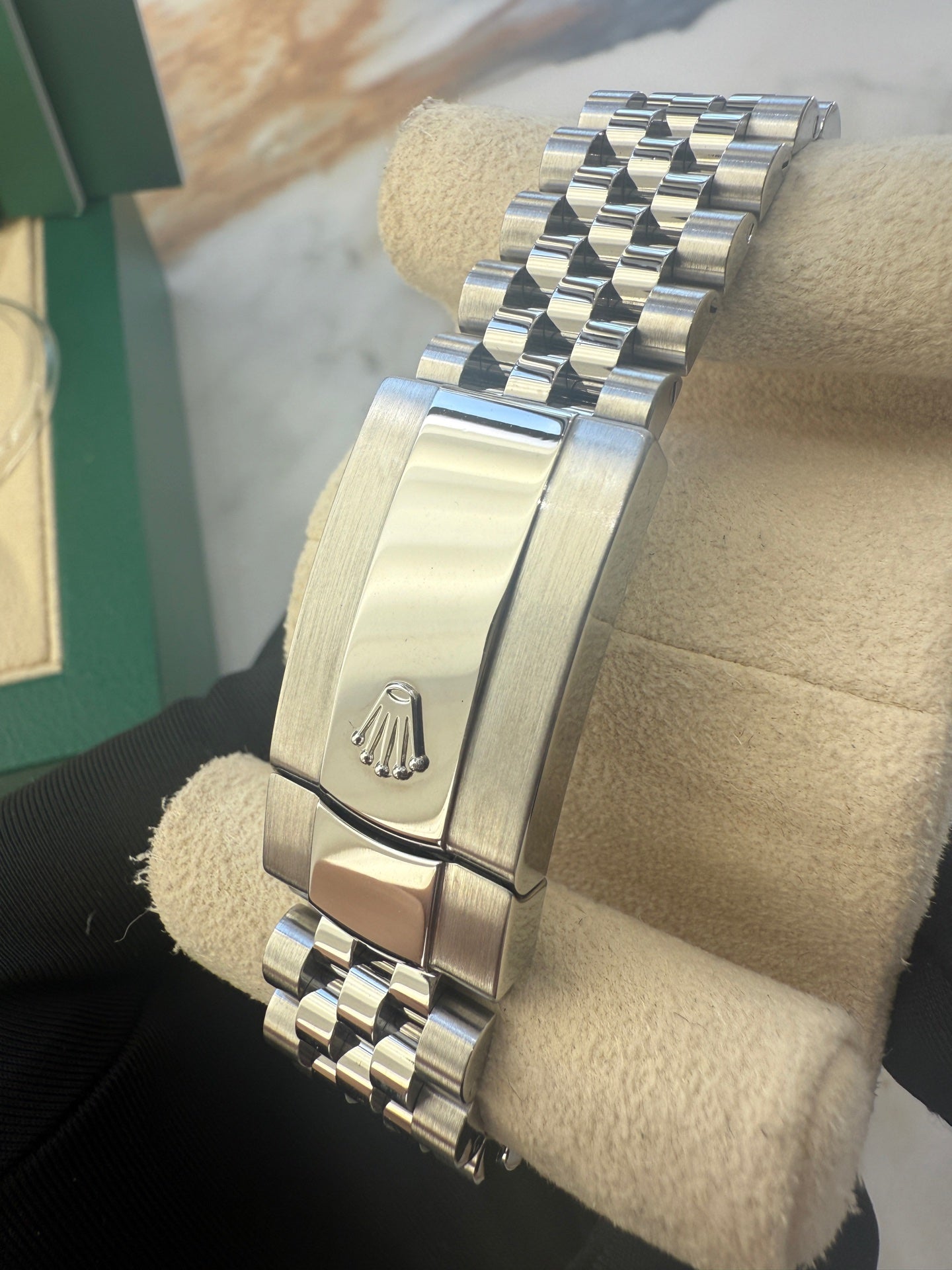 2025 Brand New Rolex - 126334-0010 Datejust 41 Stainless Steel Fluted / Jubilee / White