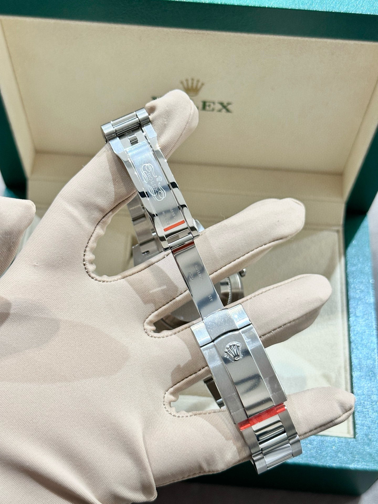 2025 Brand New Rolex - 126334-0009 Datejust 41 Stainless Steel Fluted / Oyster / White