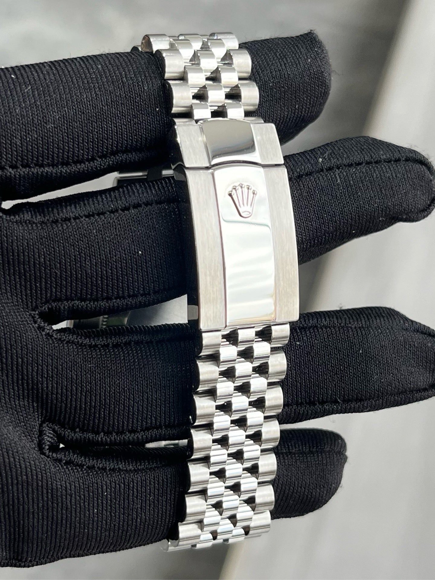 2023 Pre-owned Rolex - 126334-0032 Datejust 41 Stainless Steel - Fluted / Blue - Fluted / Jubilee