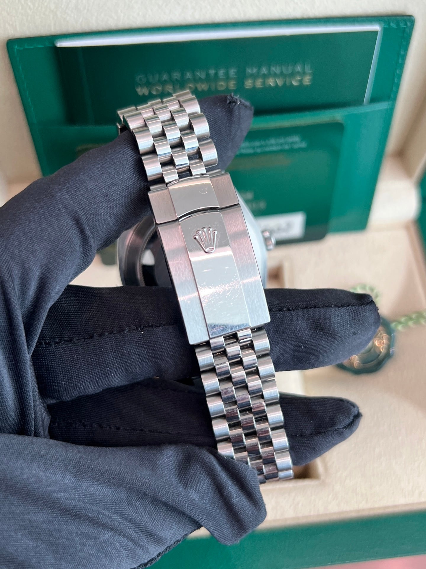 2022 Pre-owned Rolex - 126334-0030 Datejust 41 Stainless Steel - Fluted / Green - Fluted / Jubilee