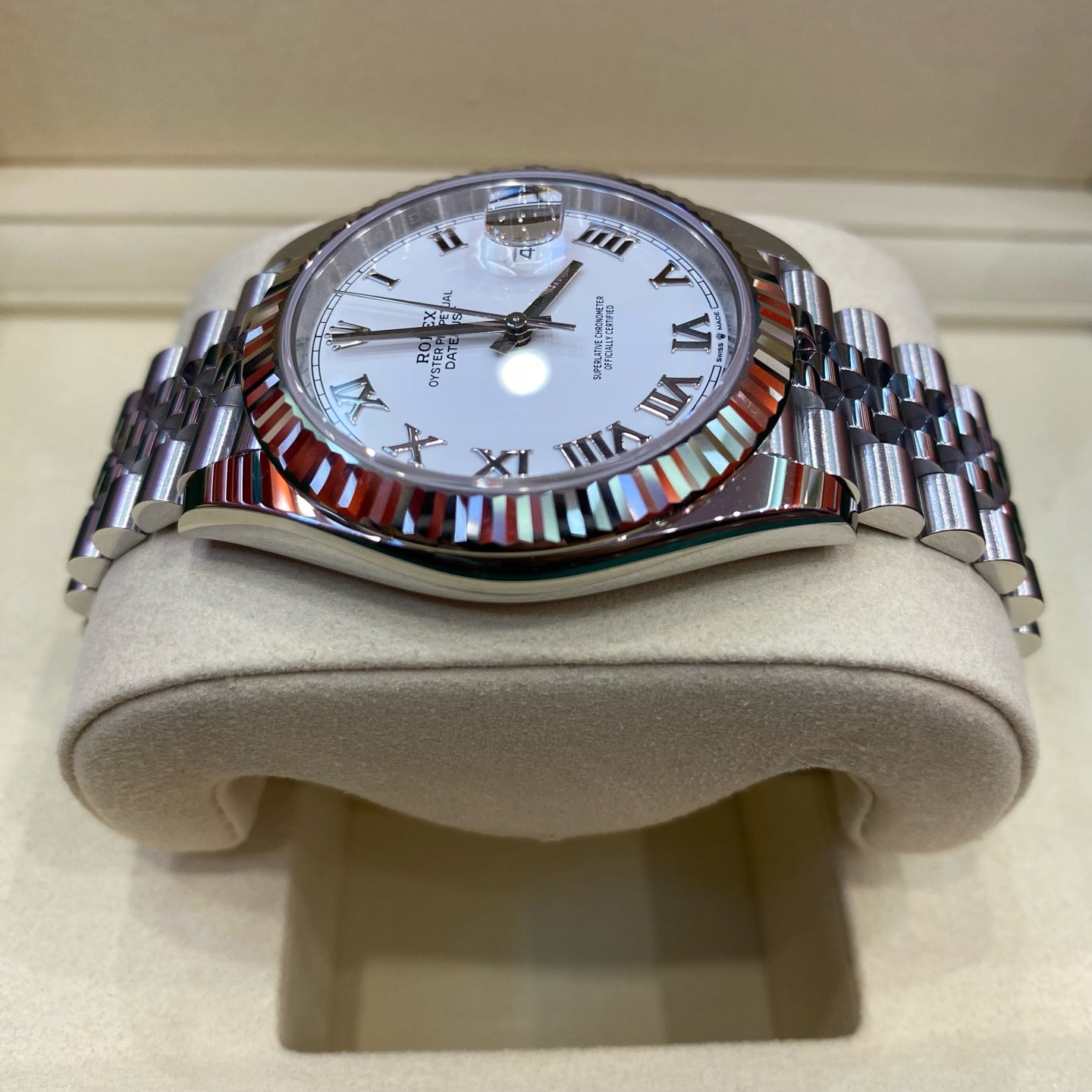2025 Pre-owned Rolex - 126334-0024 Datejust 41 Stainless Steel Fluted / White - Roman / Jubilee