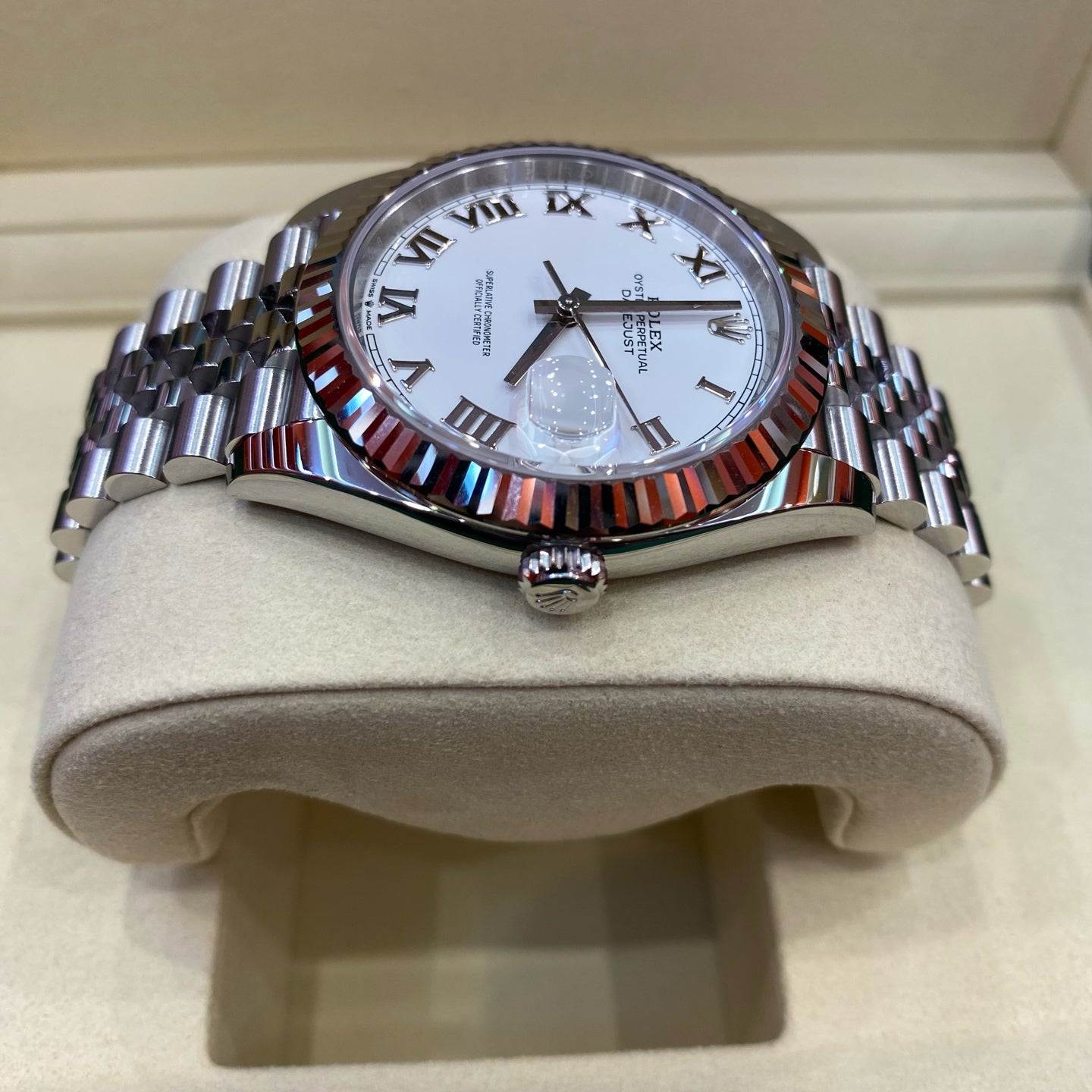 2025 Pre-owned Rolex - 126334-0024 Datejust 41 Stainless Steel Fluted / White - Roman / Jubilee