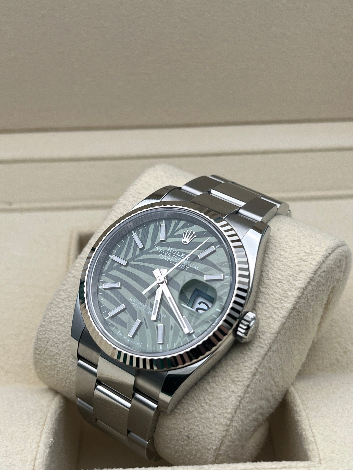 2023 Pre-owned Rolex - 126234-0048 Datejust 36 Stainless Steel / Fluted / Green - Palm / Oyster