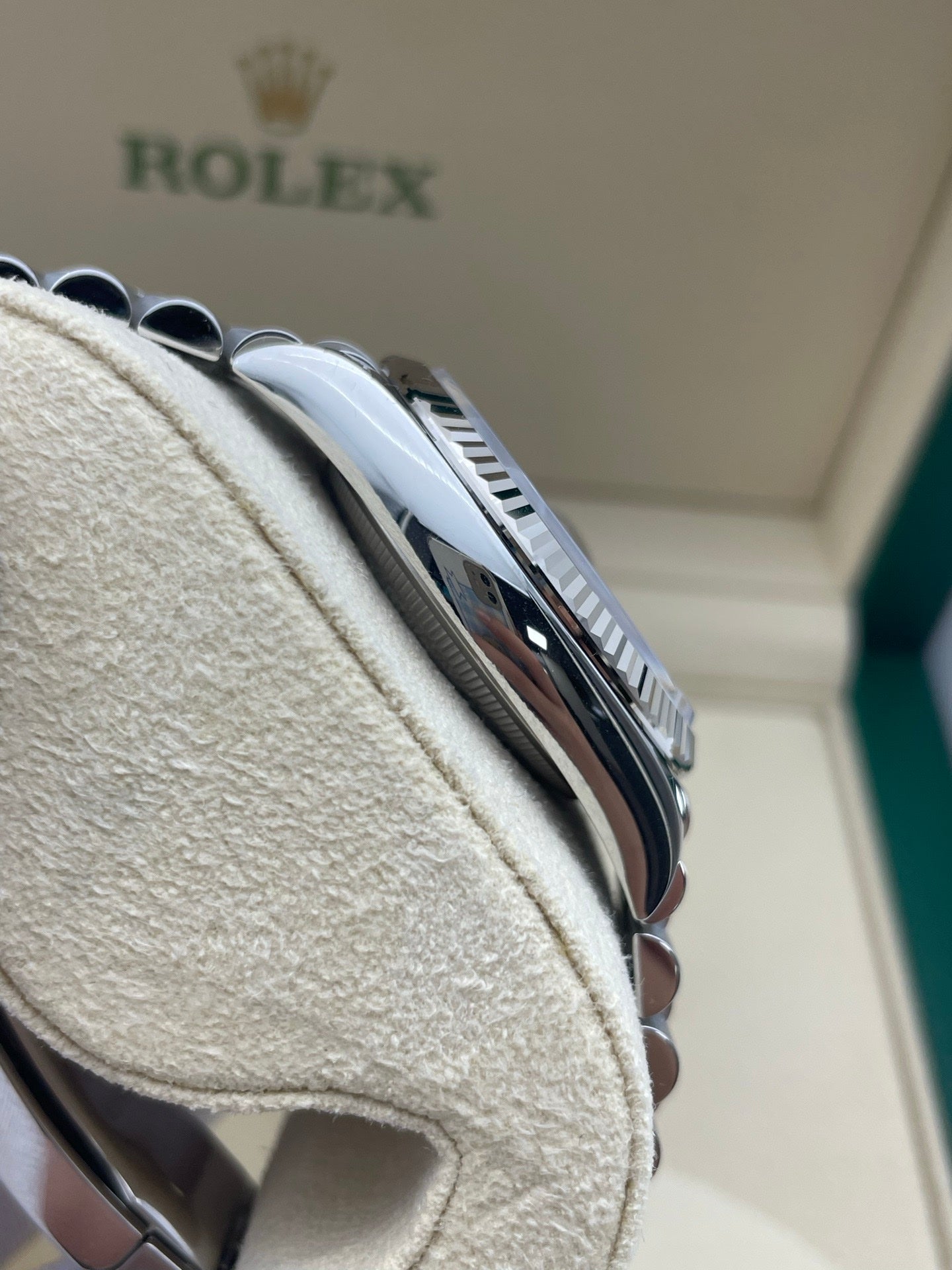 2025 Brand New Rolex - 126234-0021 Datejust 36 Stainless Steel / Fluted / Aubergine Roman-Diamonds / Jubilee