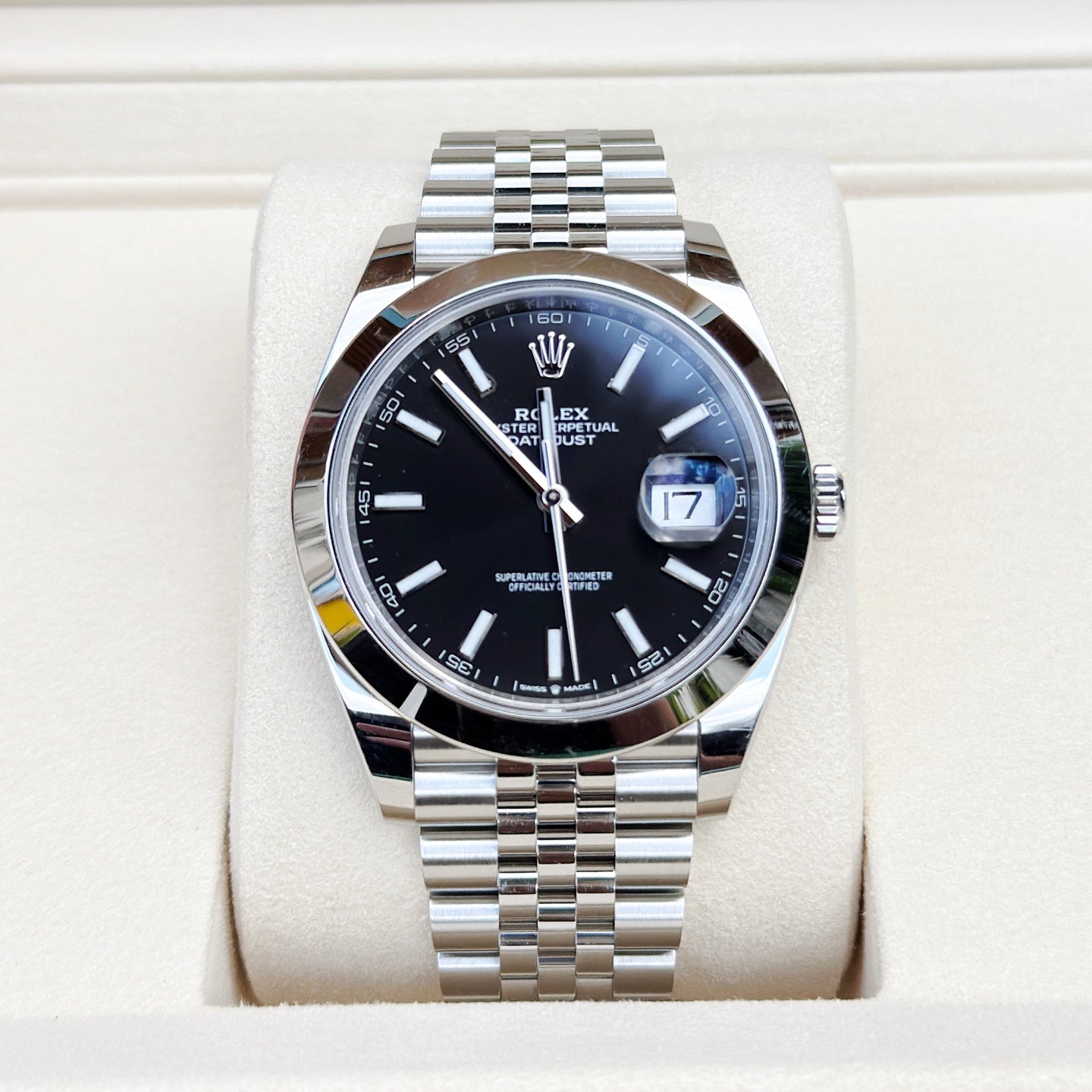 2025 Pre-owned Rolex - 126300-0012 Datejust 41 Stainless Steel Smooth / Jubilee / Black