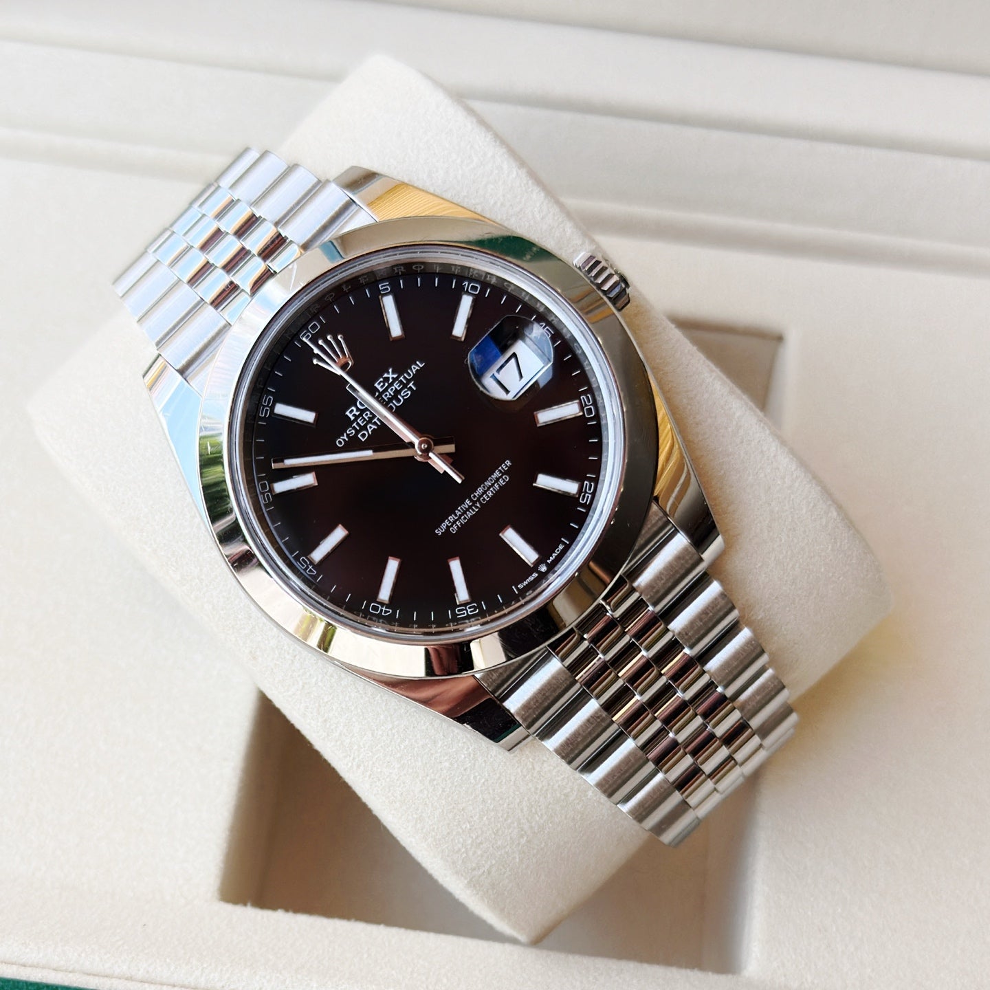 2025 Pre-owned Rolex - 126300-0012 Datejust 41 Stainless Steel Smooth / Jubilee / Black