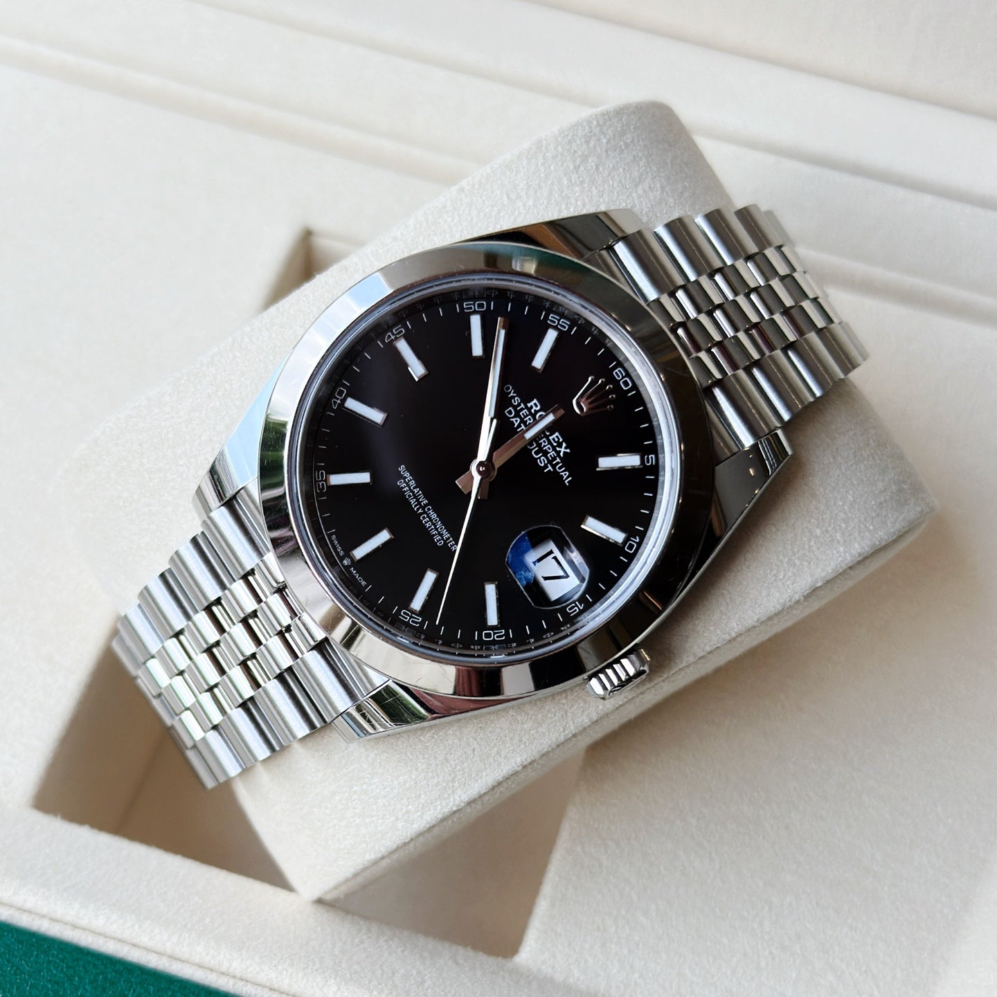 2025 Pre-owned Rolex - 126300-0012 Datejust 41 Stainless Steel Smooth / Jubilee / Black