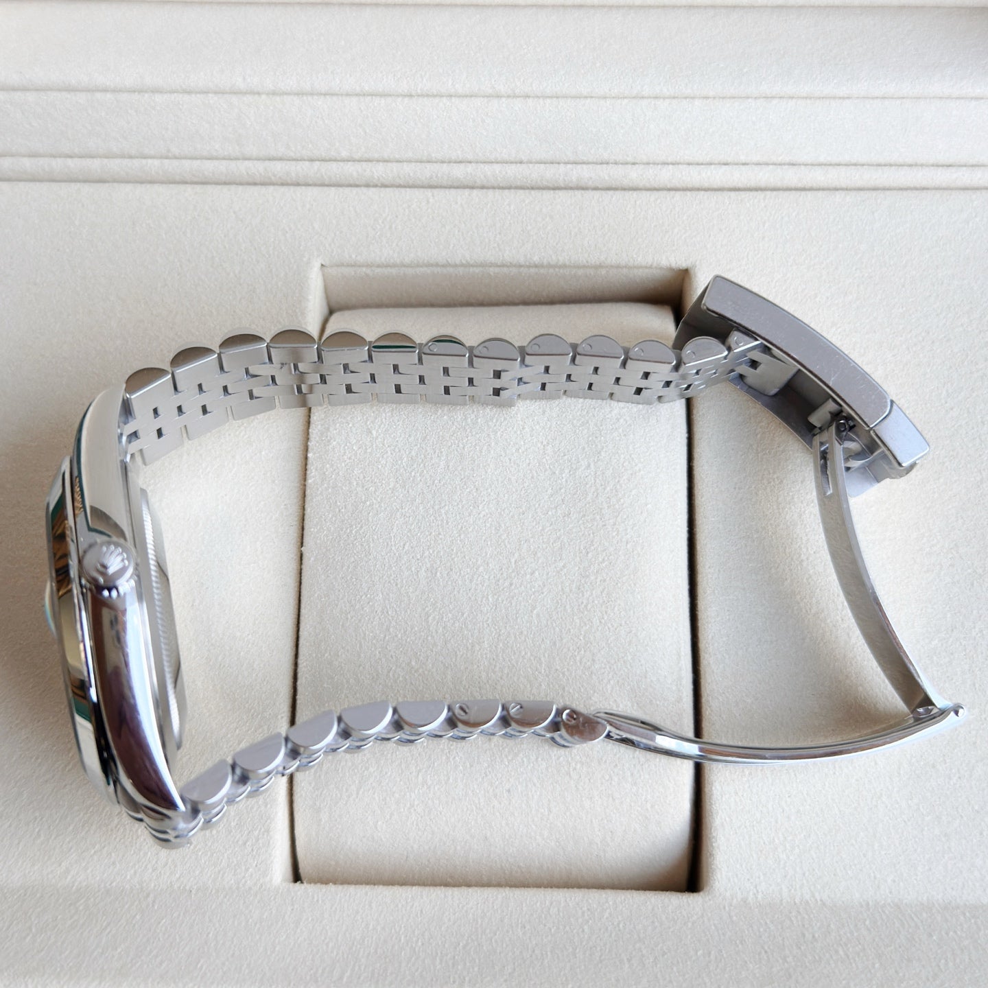 2025 Pre-owned Rolex - 126300-0012 Datejust 41 Stainless Steel Smooth / Jubilee / Black