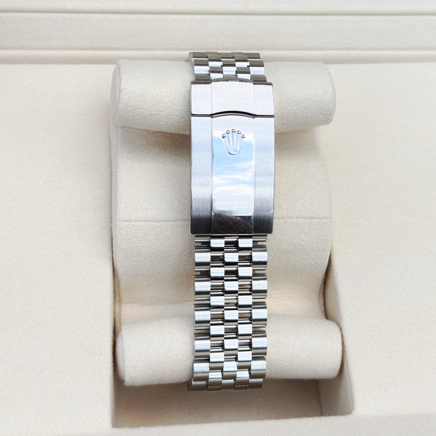 2025 Pre-owned Rolex - 126300-0012 Datejust 41 Stainless Steel Smooth / Jubilee / Black