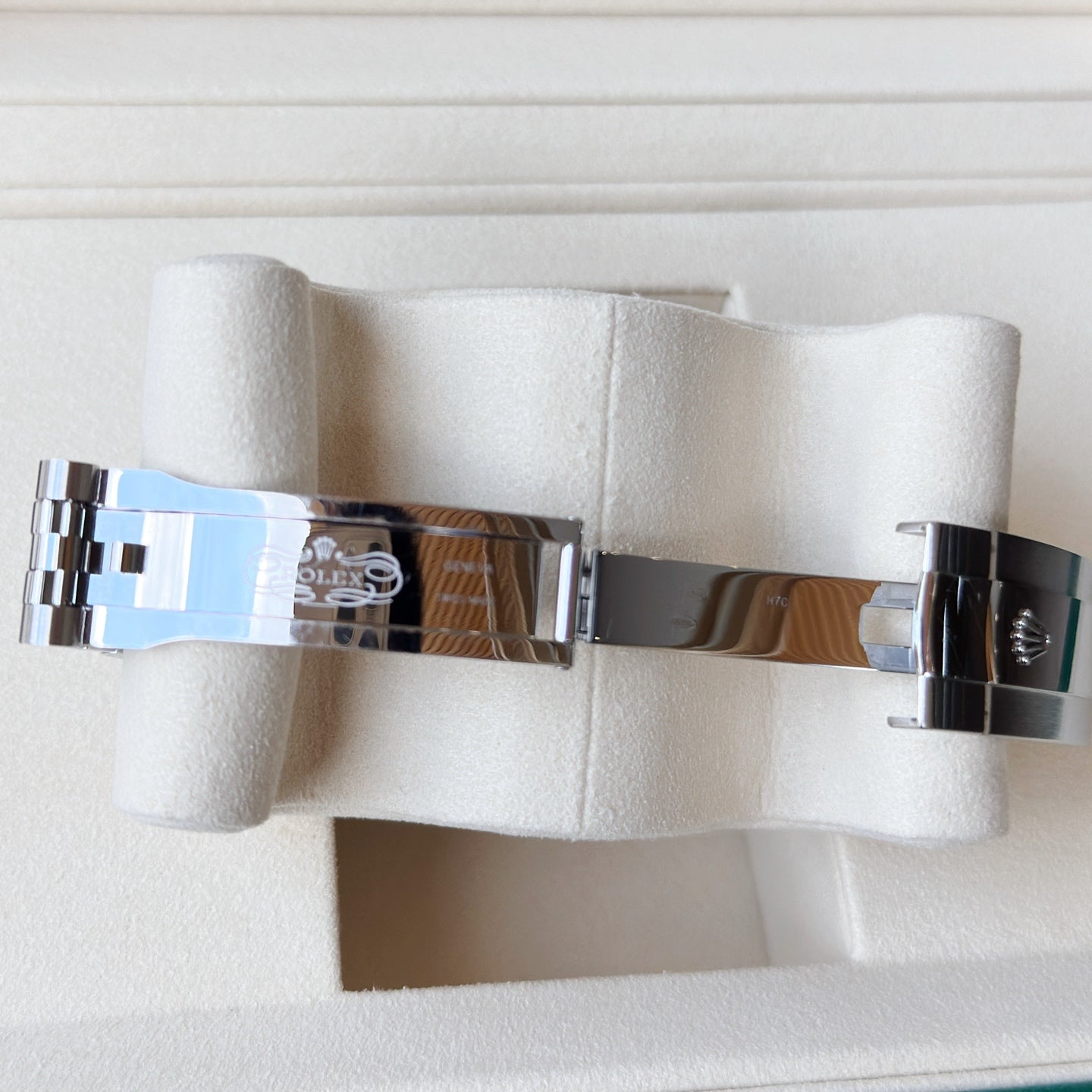 2025 Pre-owned Rolex - 126300-0012 Datejust 41 Stainless Steel Smooth / Jubilee / Black