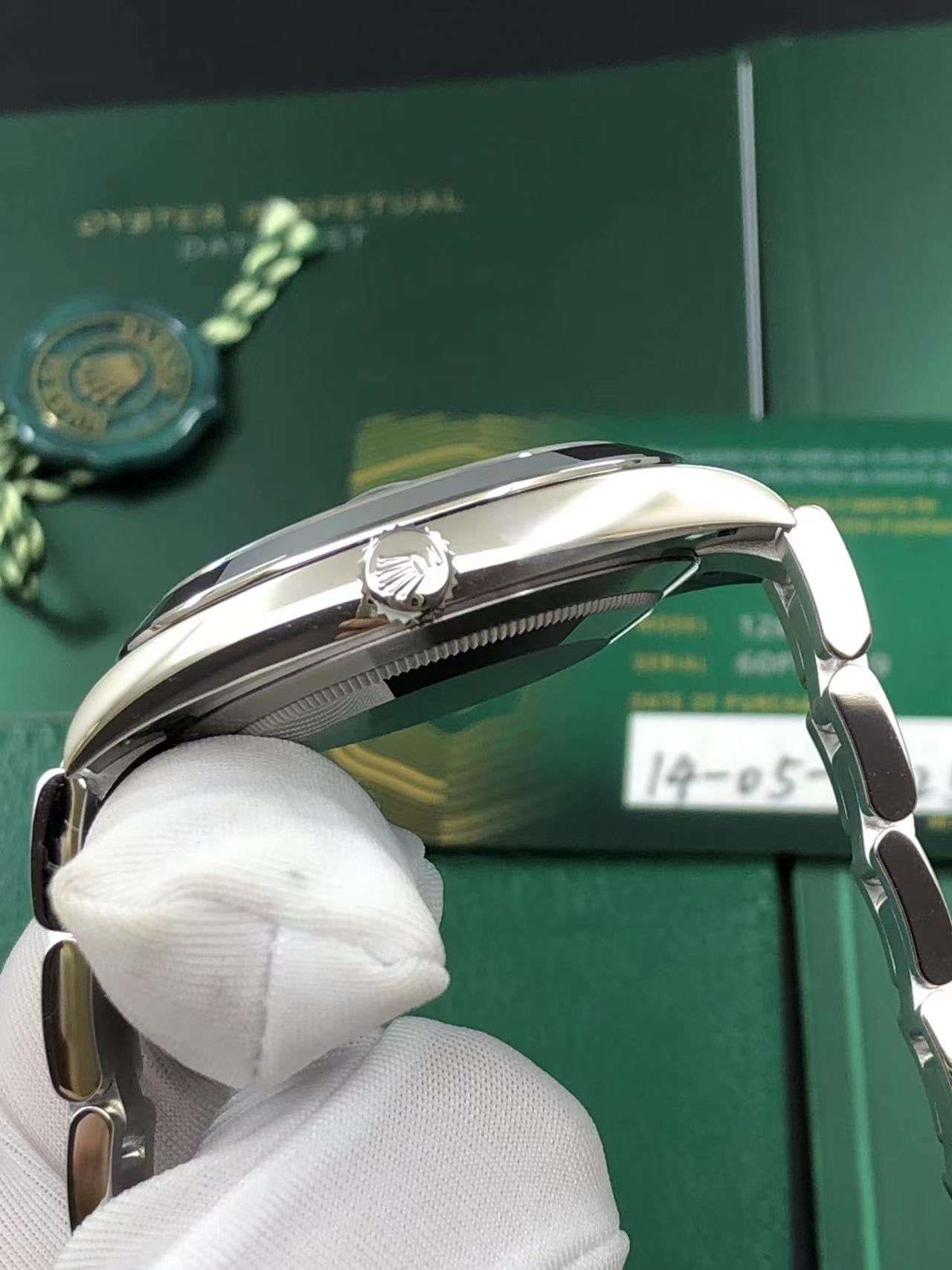 2025 Pre-owned Rolex - 126300-0011 Datejust 41 Stainless Steel Smooth / Oyster / Black