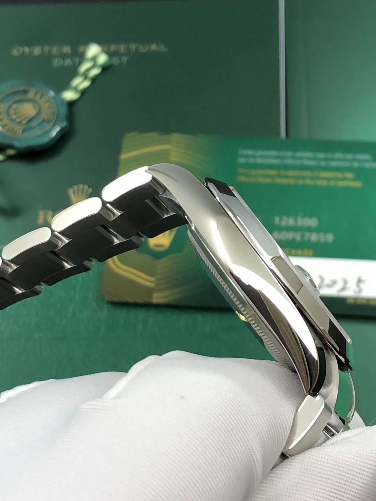 2025 Pre-owned Rolex - 126300-0011 Datejust 41 Stainless Steel Smooth / Oyster / Black