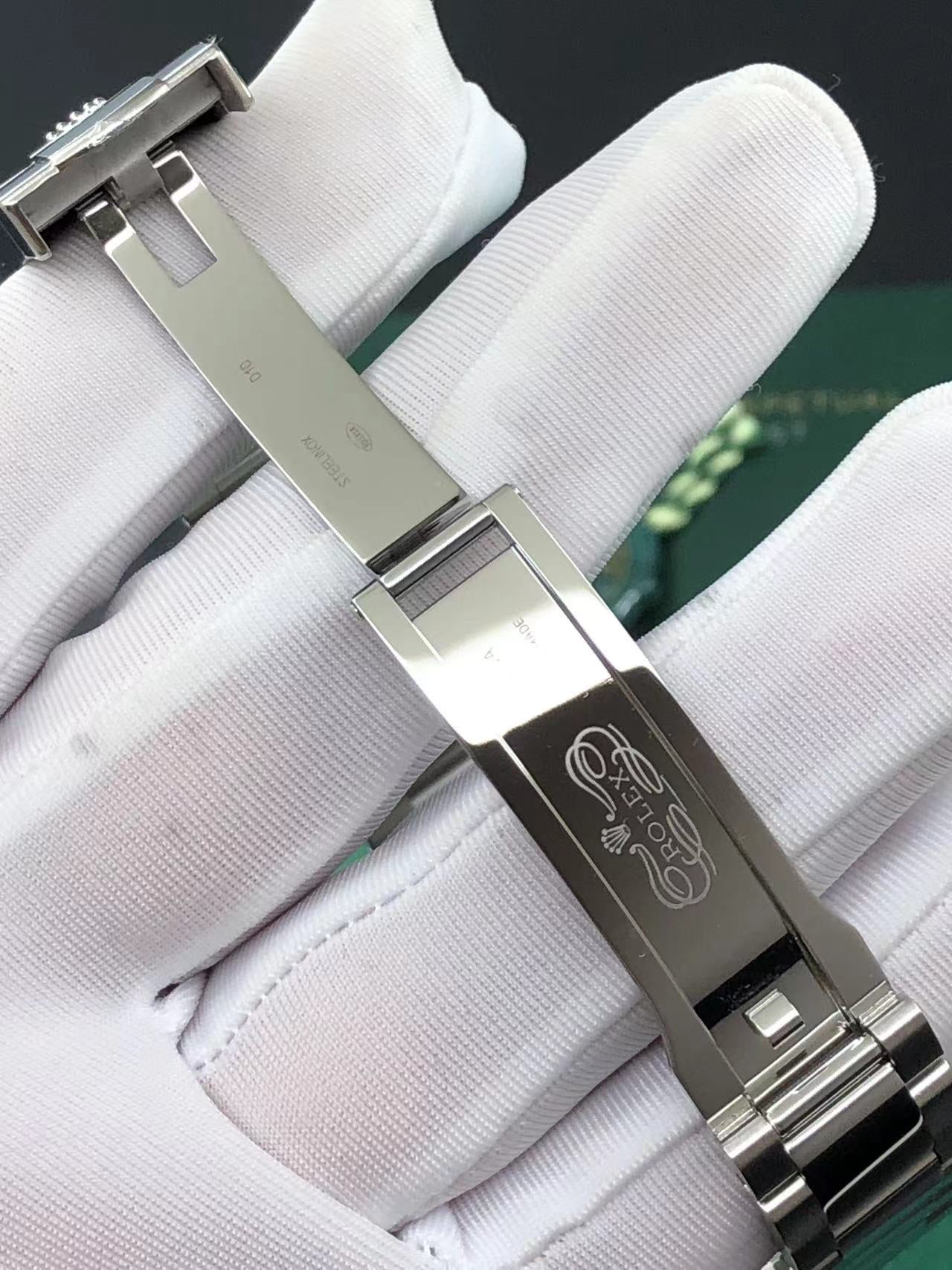 2025 Pre-owned Rolex - 126300-0011 Datejust 41 Stainless Steel Smooth / Oyster / Black