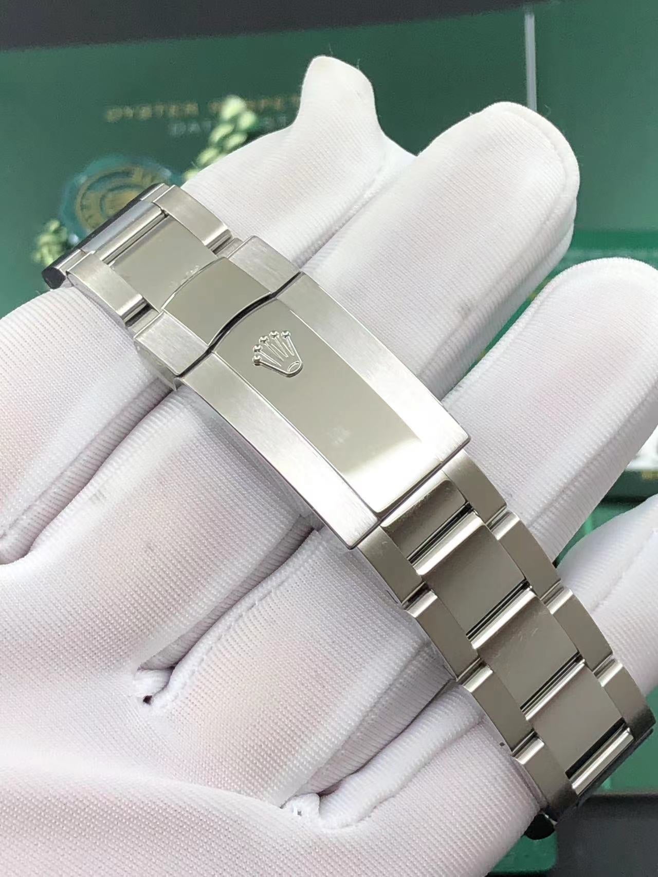 2025 Pre-owned Rolex - 126300-0011 Datejust 41 Stainless Steel Smooth / Oyster / Black